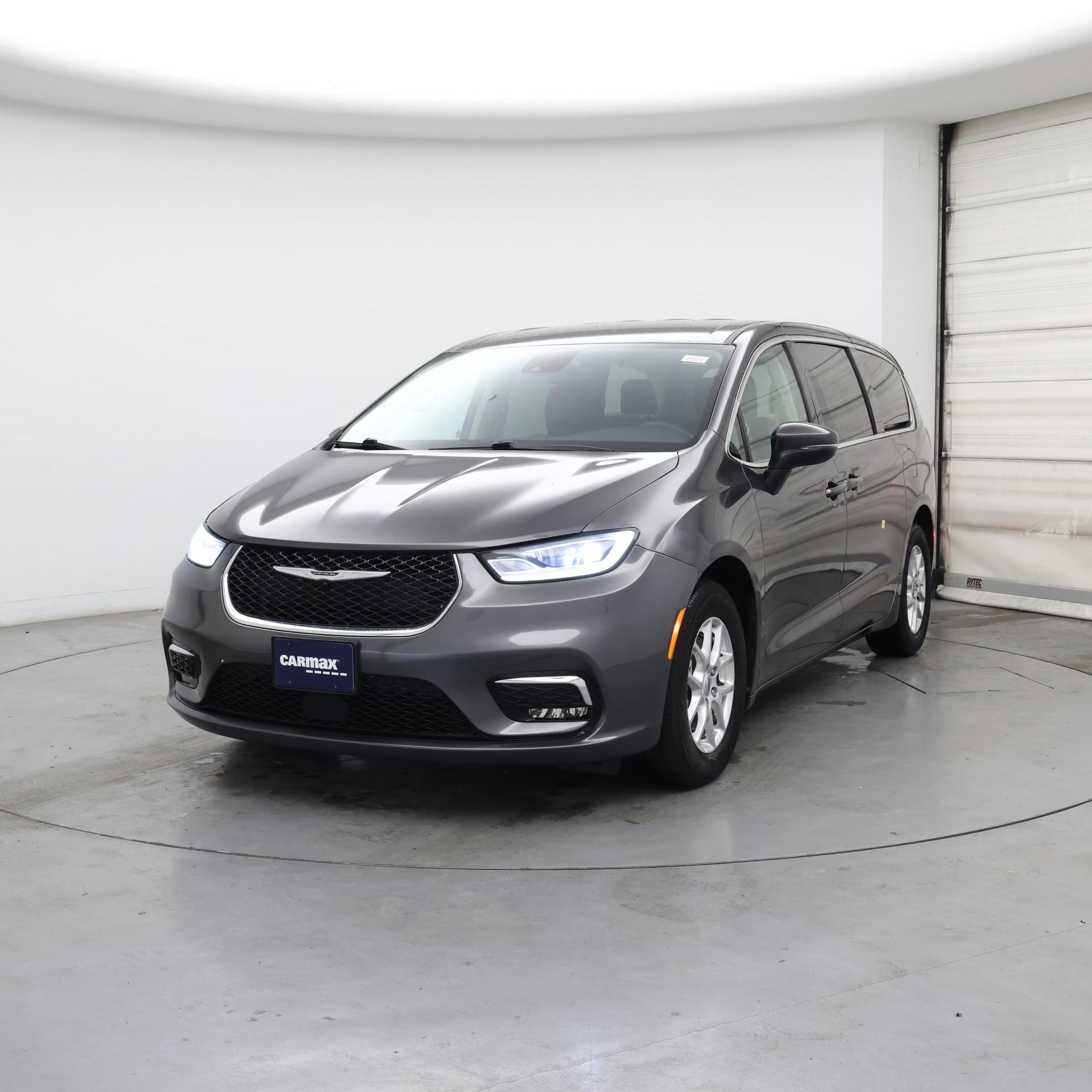 Thumbnail: 2023 Chrysler Pacifica - 4