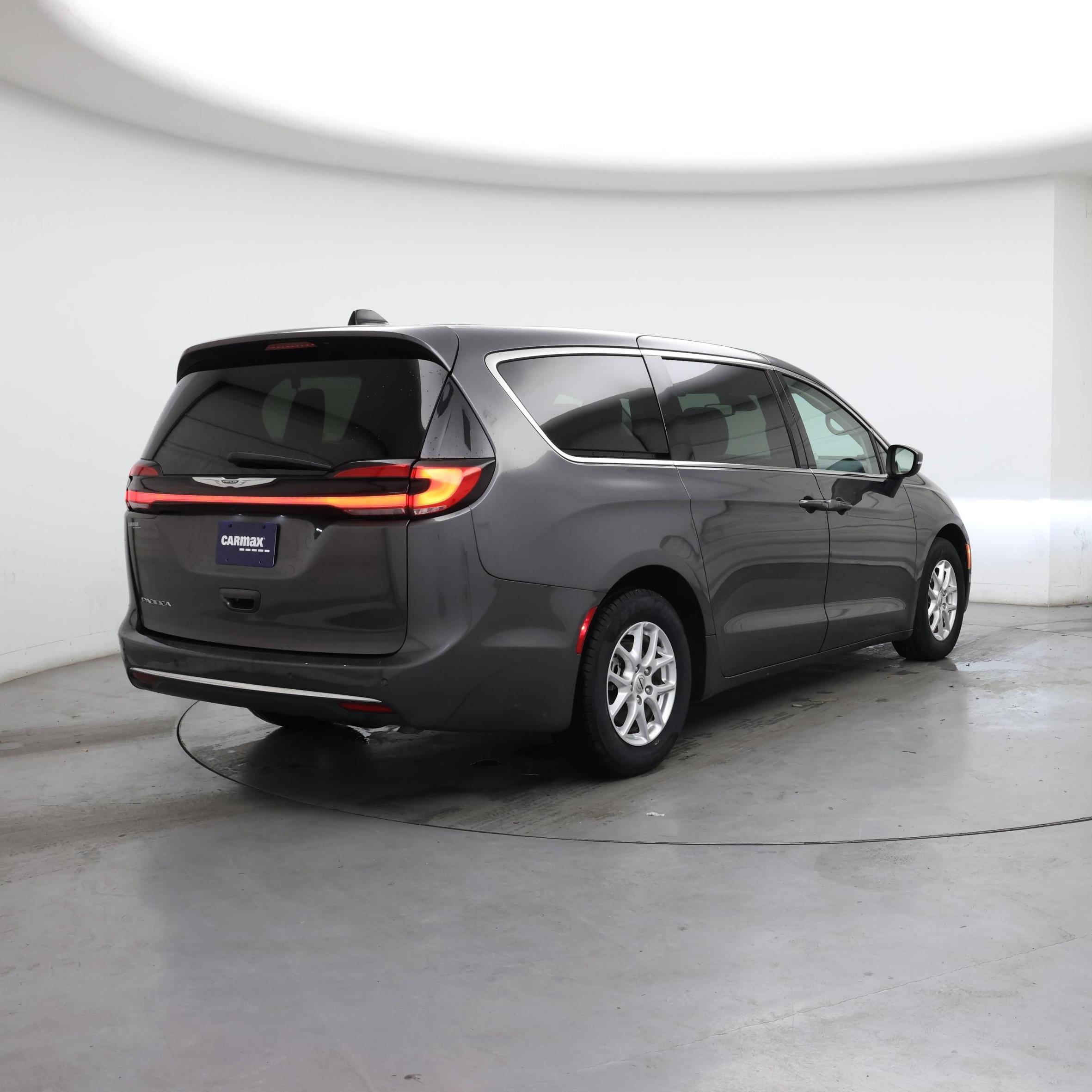 Thumbnail: 2023 Chrysler Pacifica - 8