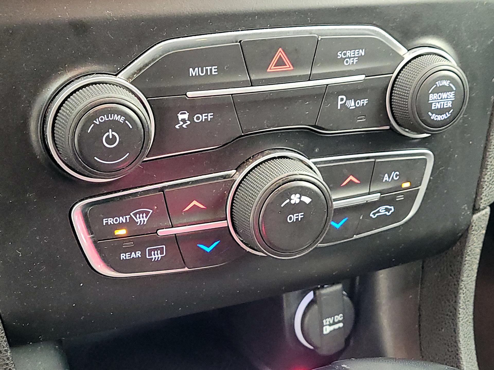 Thumbnail: 2022 Dodge Charger - 16