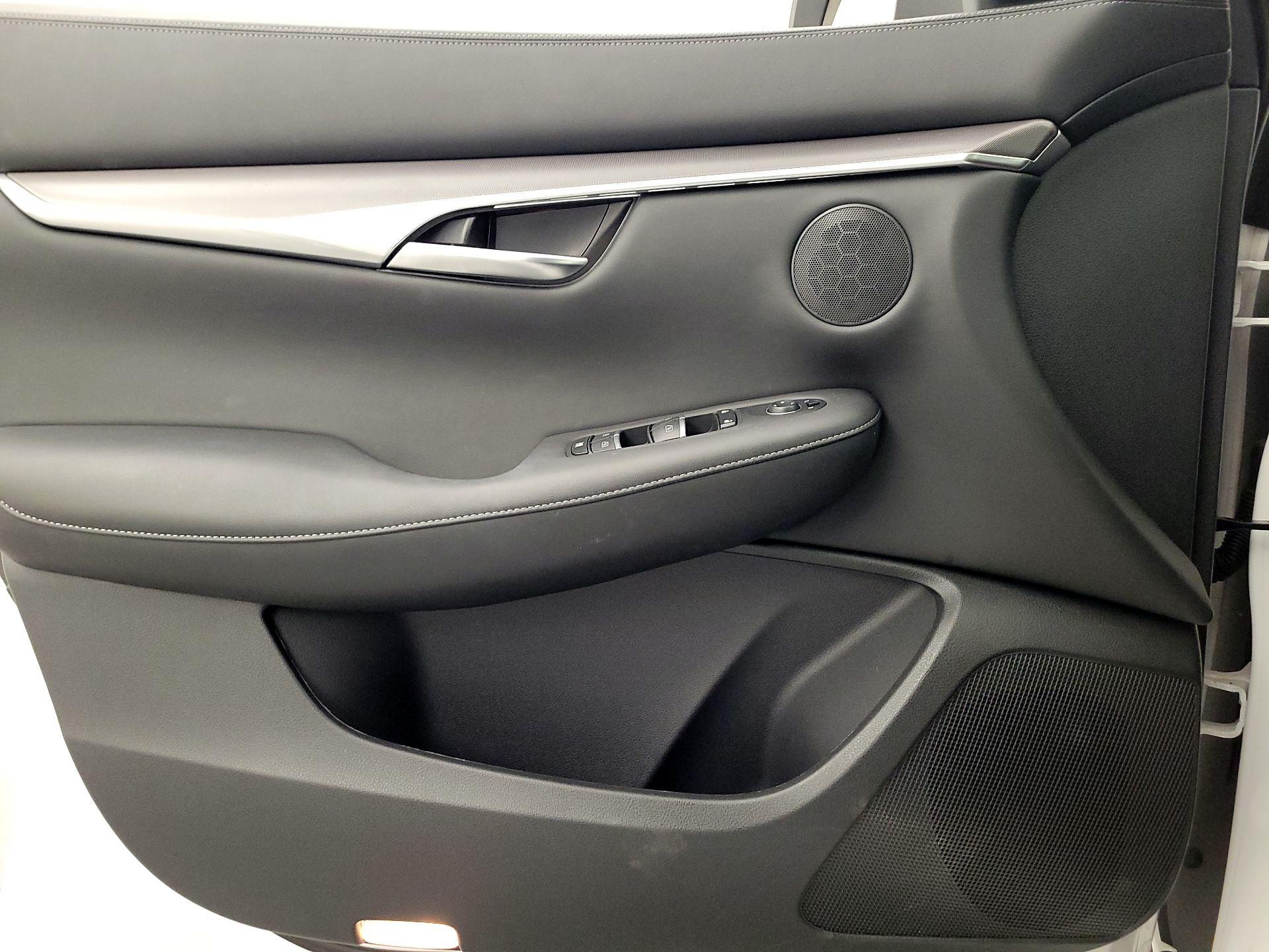 Thumbnail: 2023 INFINITI QX50 - 12