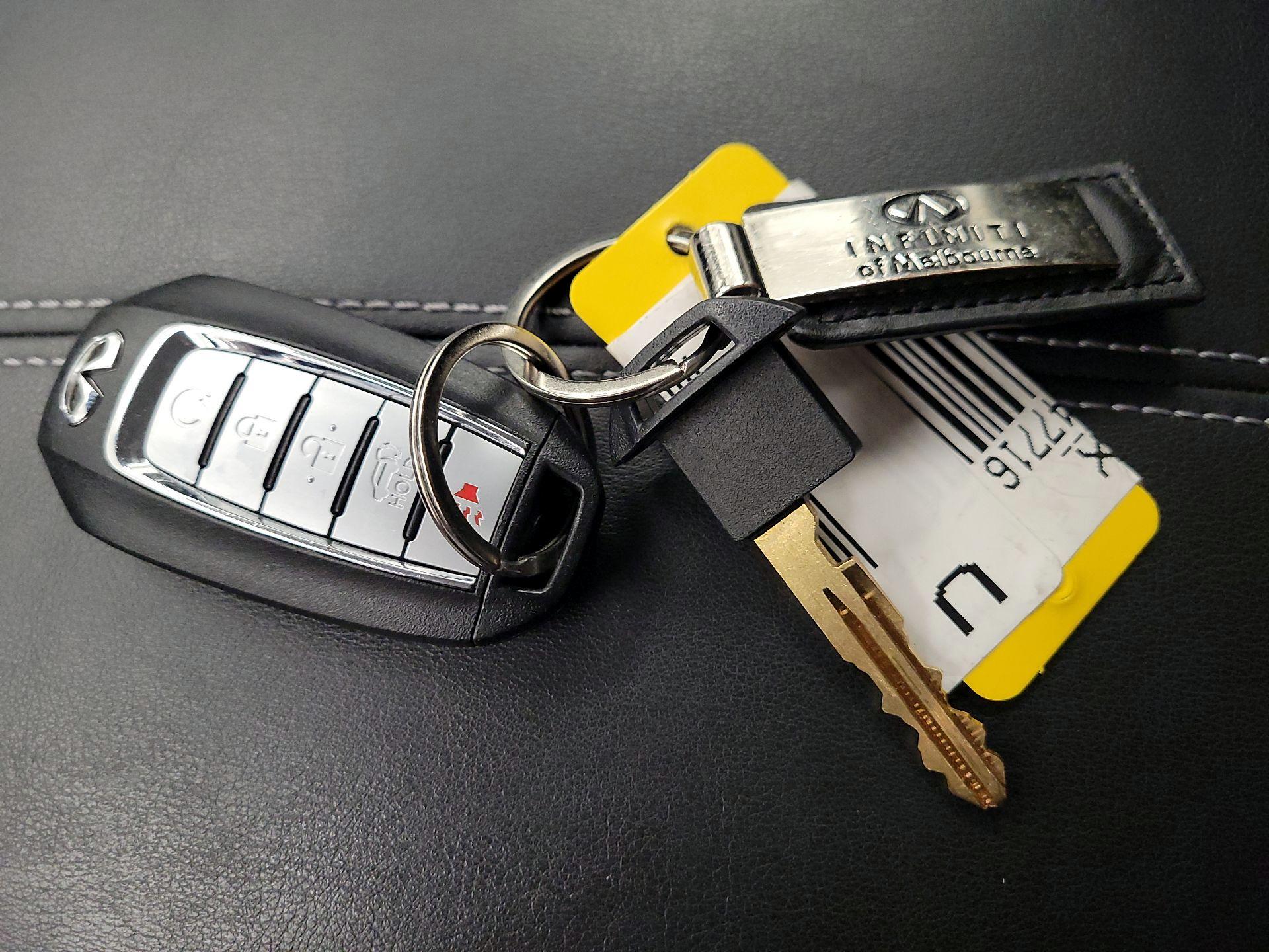 Thumbnail: 2023 INFINITI QX60 - 18