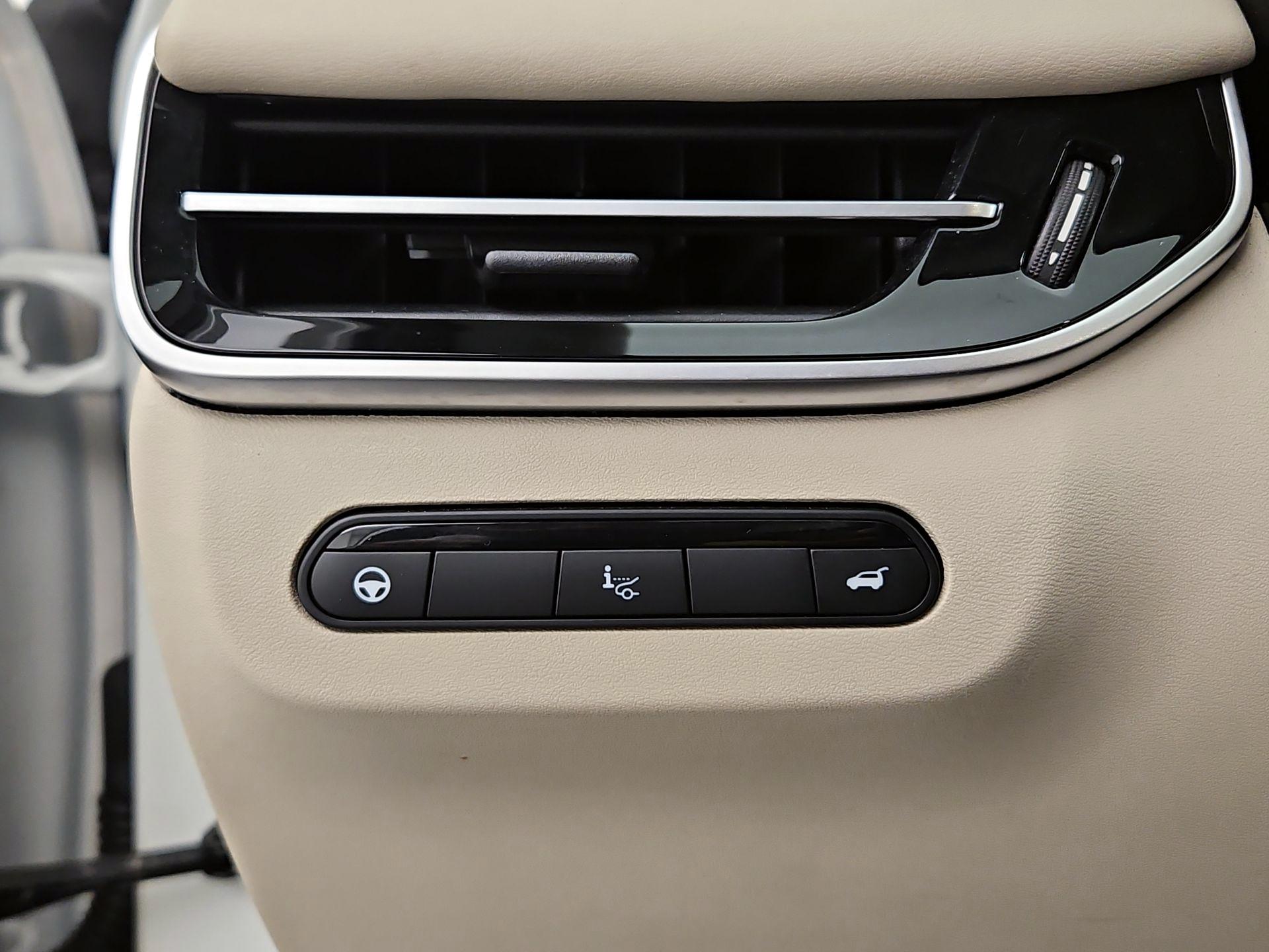 Thumbnail: 2023 INFINITI QX60 - 13