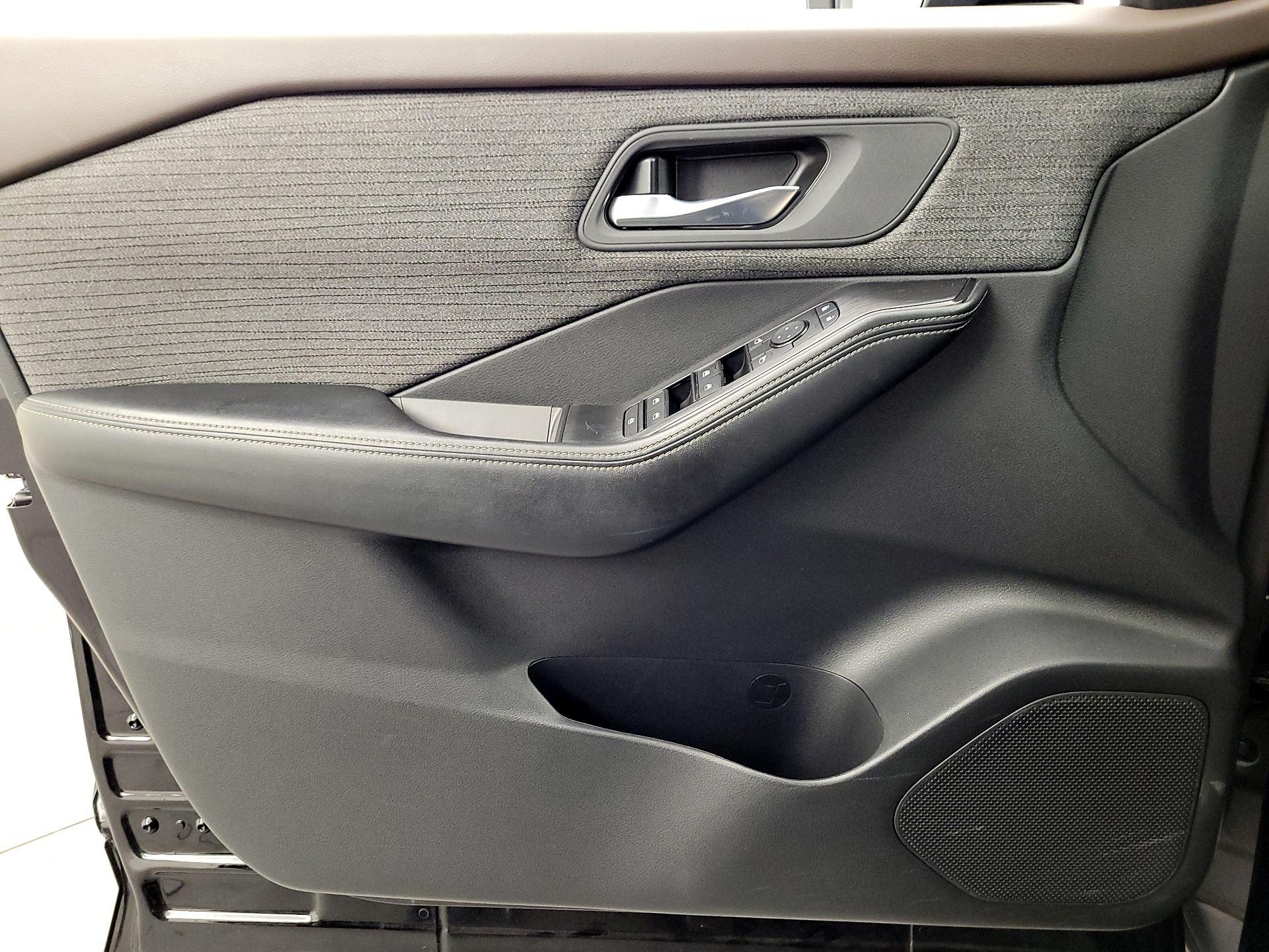 Thumbnail: 2023 Nissan Rogue - 12