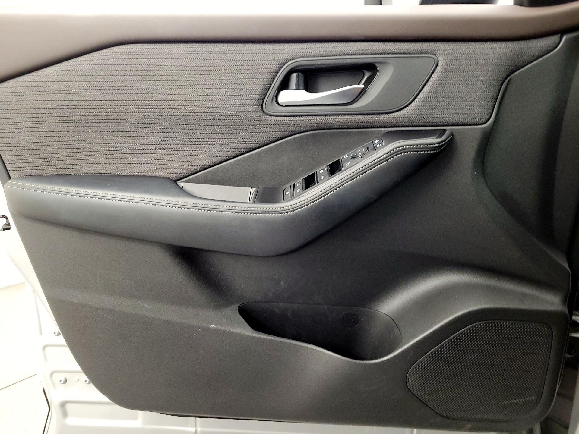 Thumbnail: 2023 Nissan Rogue - 12