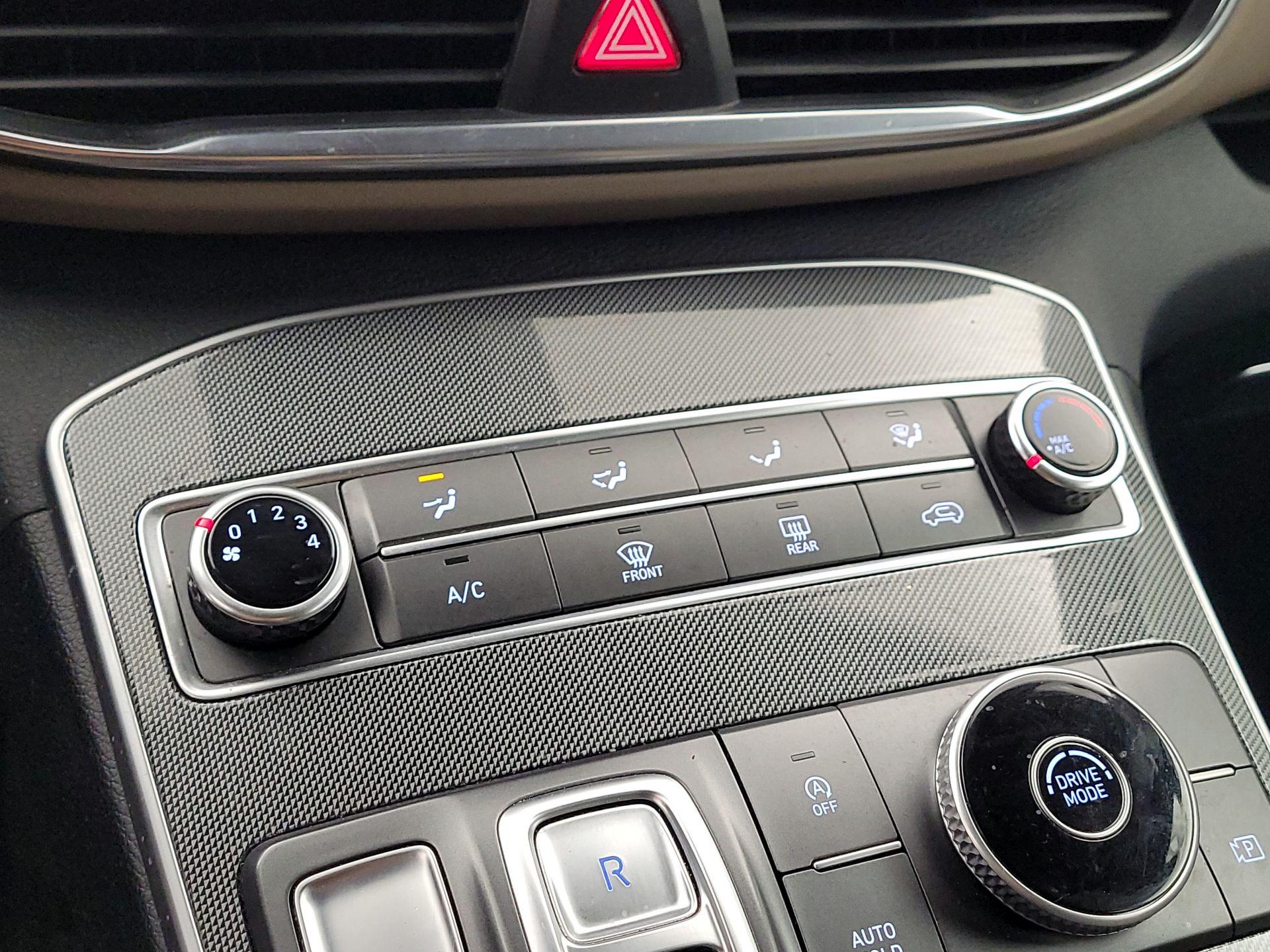 Thumbnail: 2022 Hyundai Santa Fe - 16