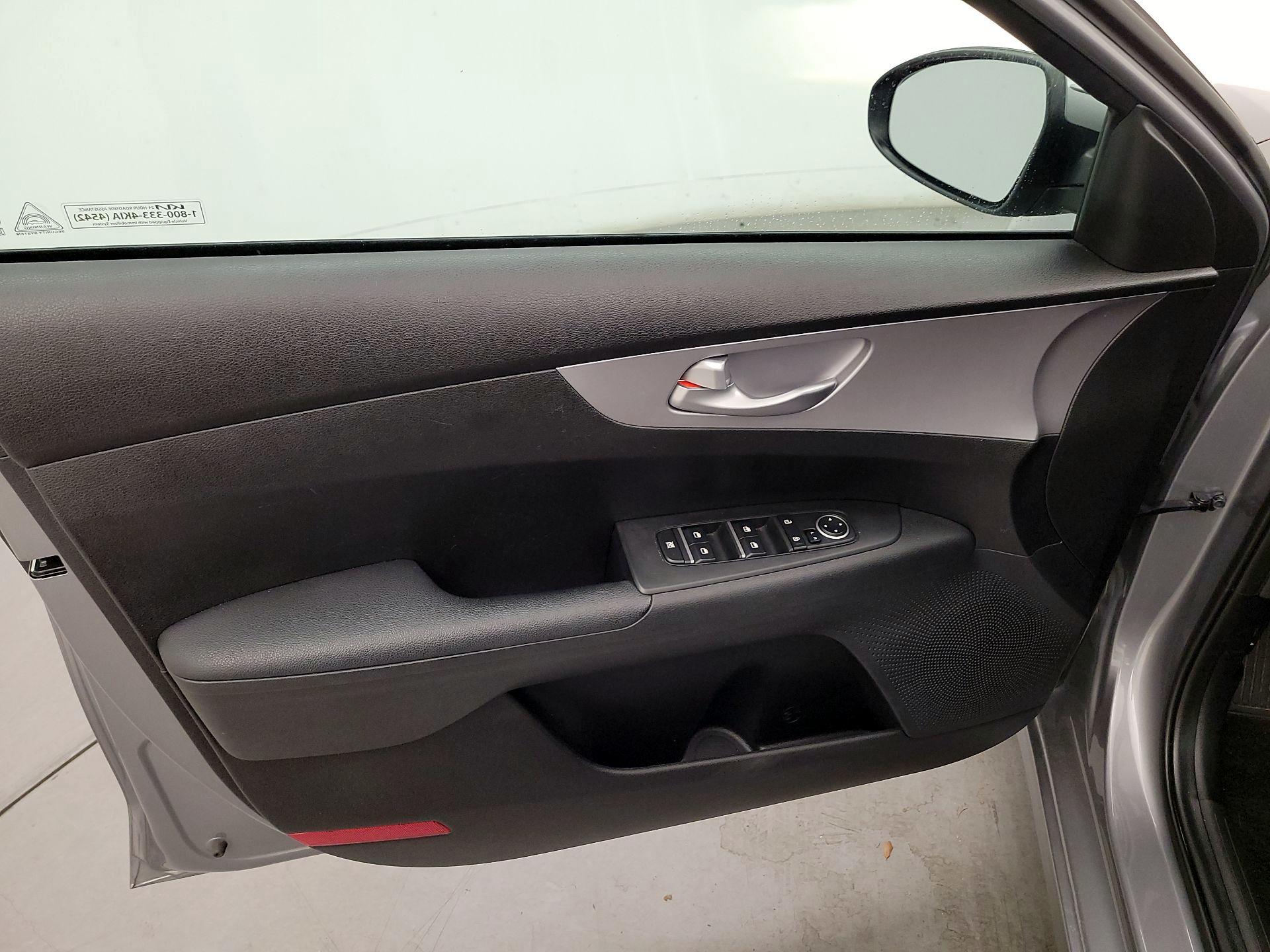 Thumbnail: 2023 Kia Forte - 12