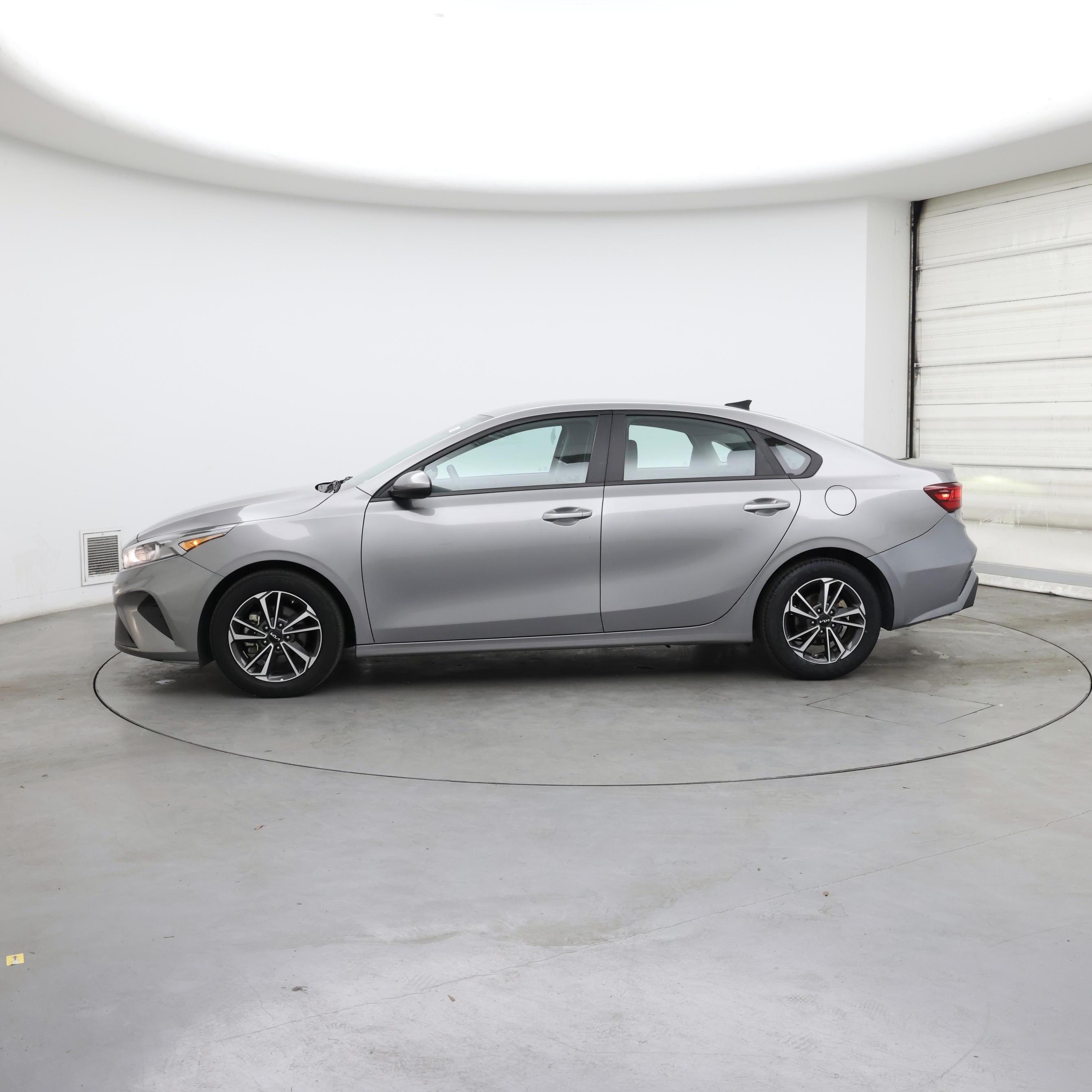 Thumbnail: 2023 Kia Forte - 3