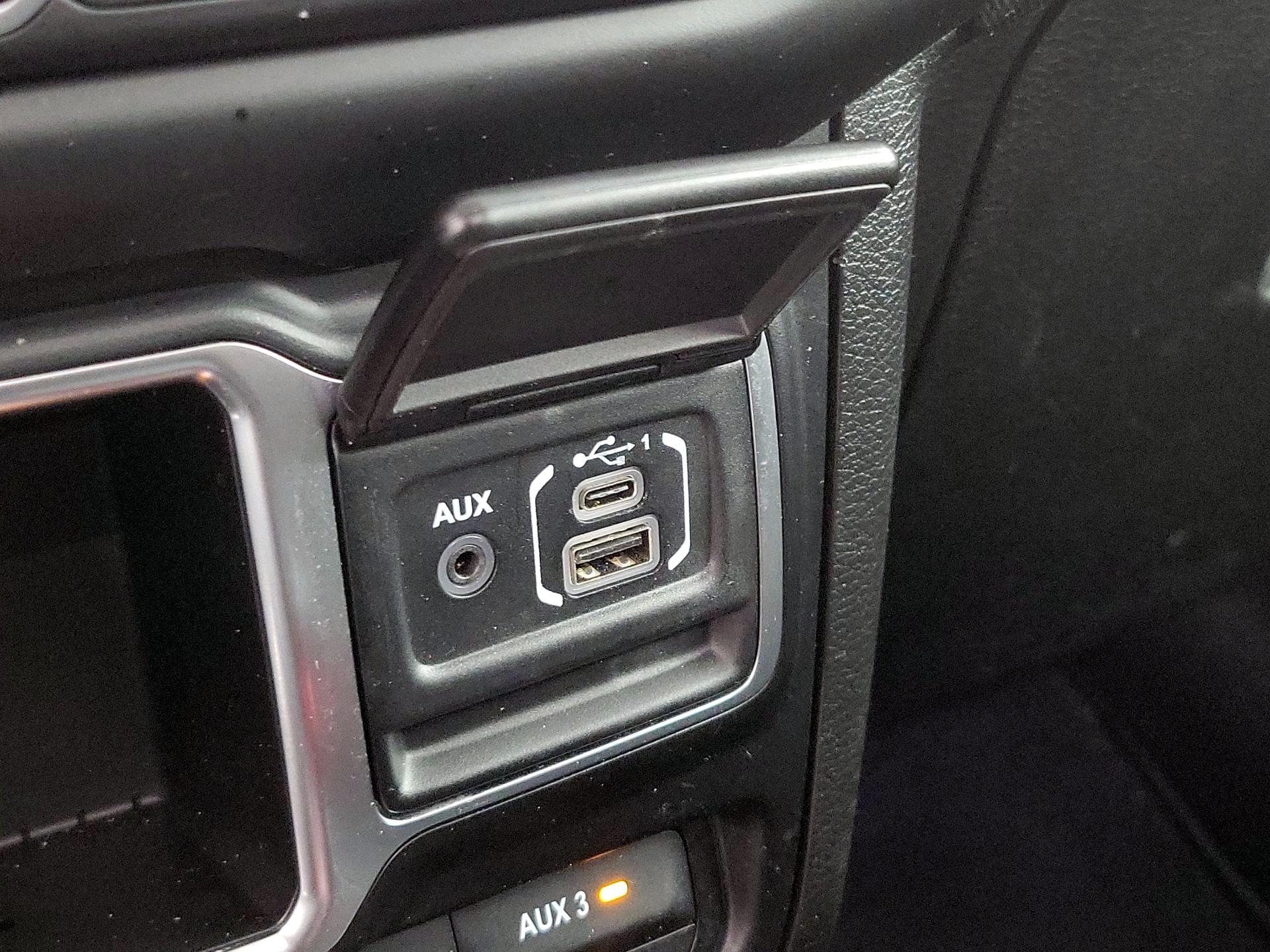 Thumbnail: 2023 Jeep Gladiator - 18