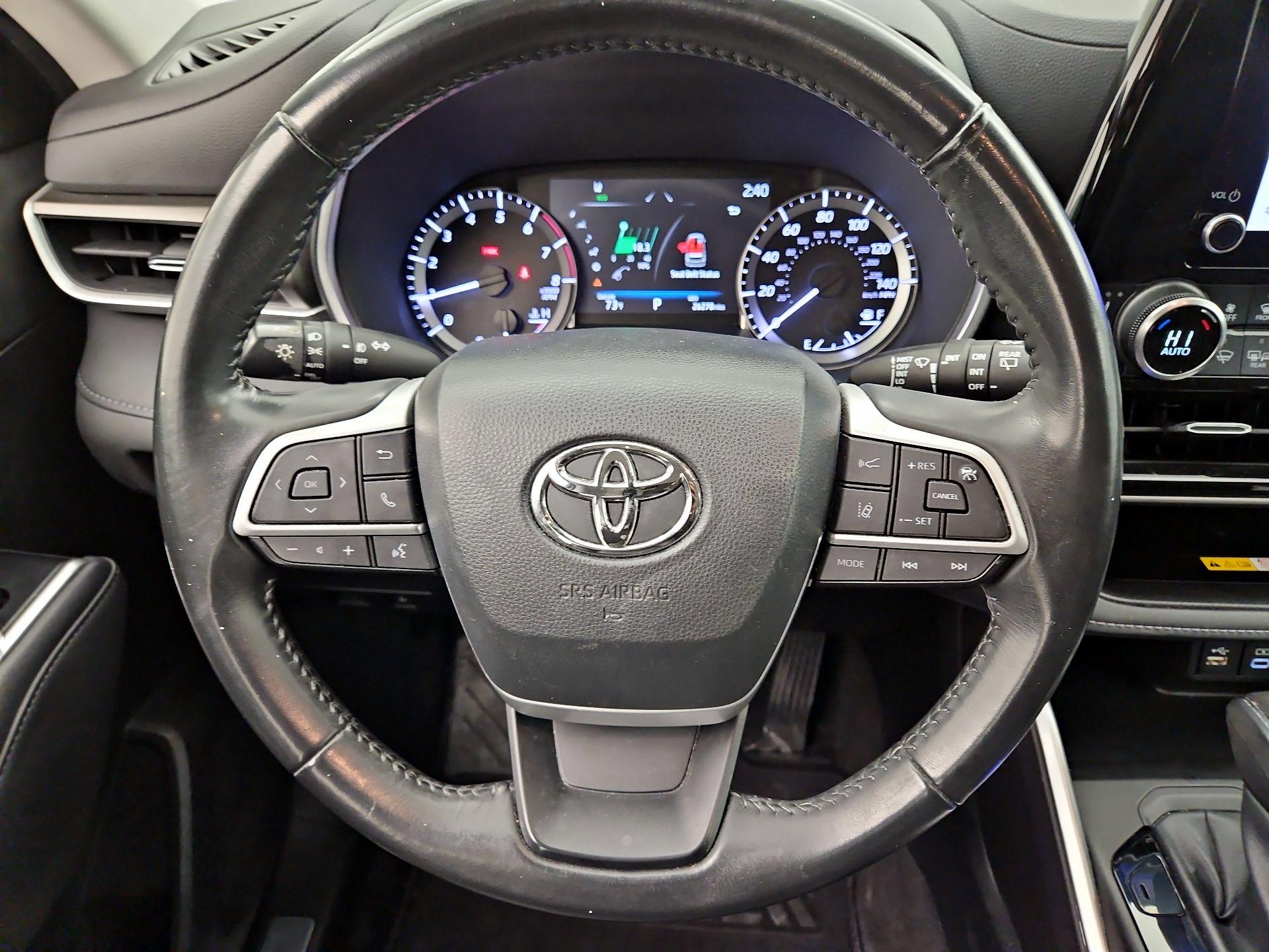 Thumbnail: 2023 Toyota Highlander - 10