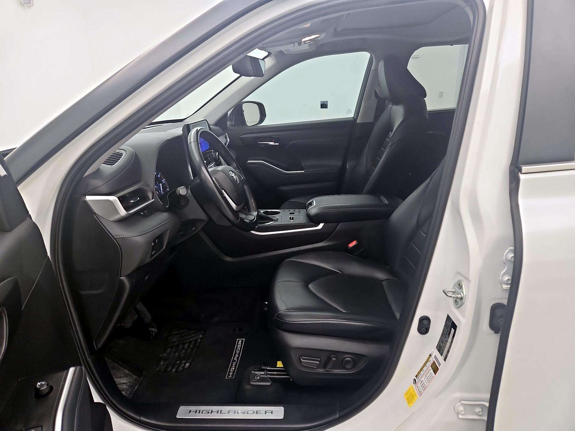 Thumbnail: 2023 Toyota Highlander - 11