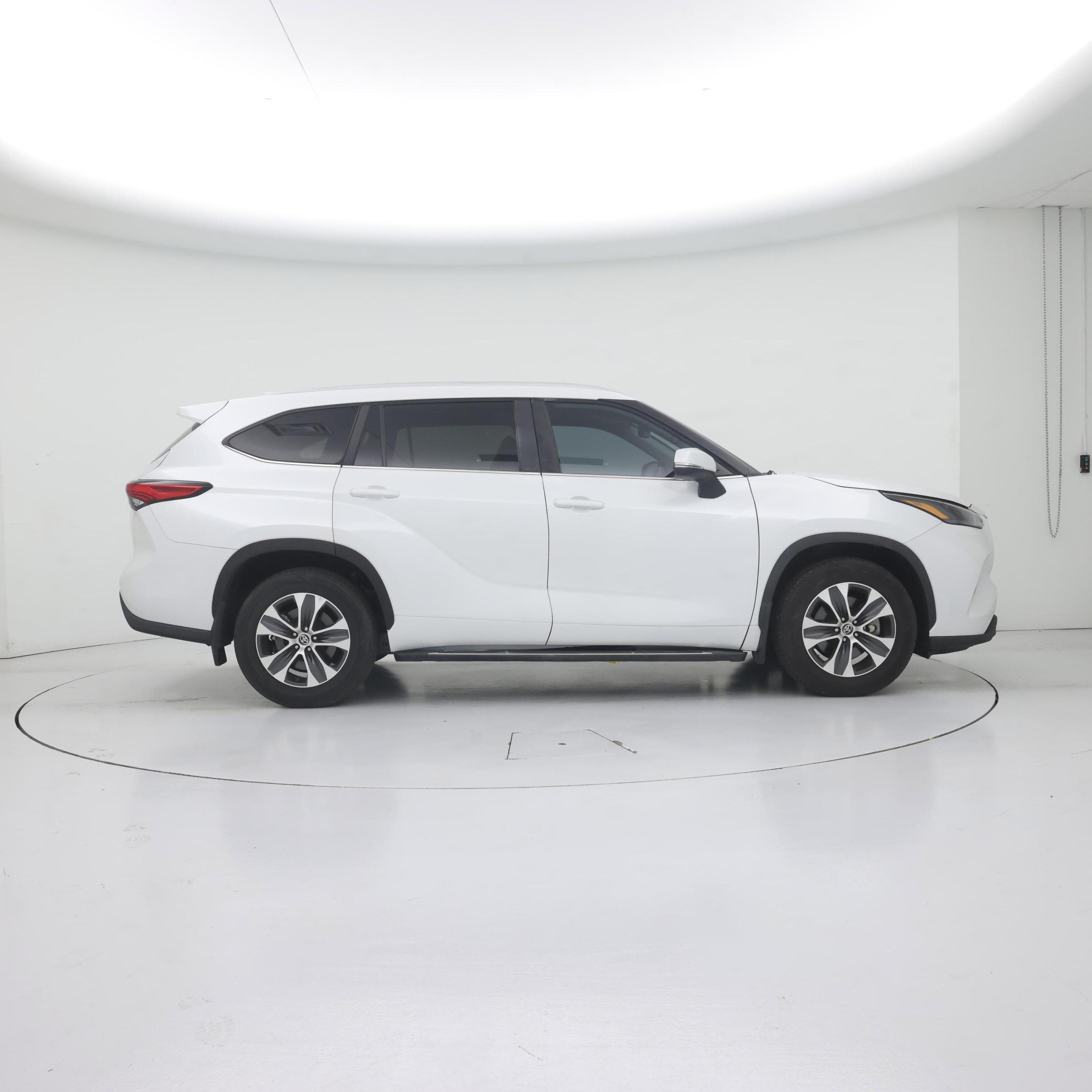 Thumbnail: 2023 Toyota Highlander - 7