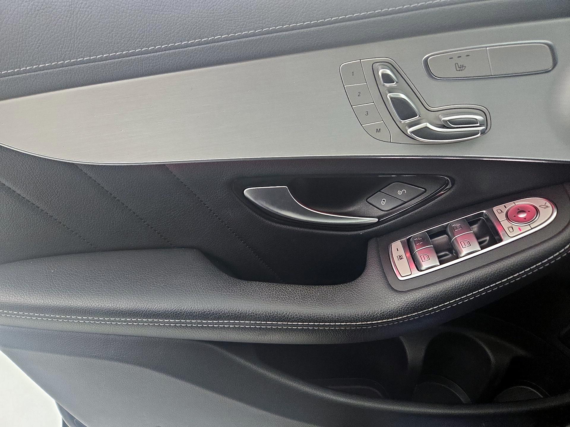 Thumbnail: 2022 Mercedes-Benz GLC - 12