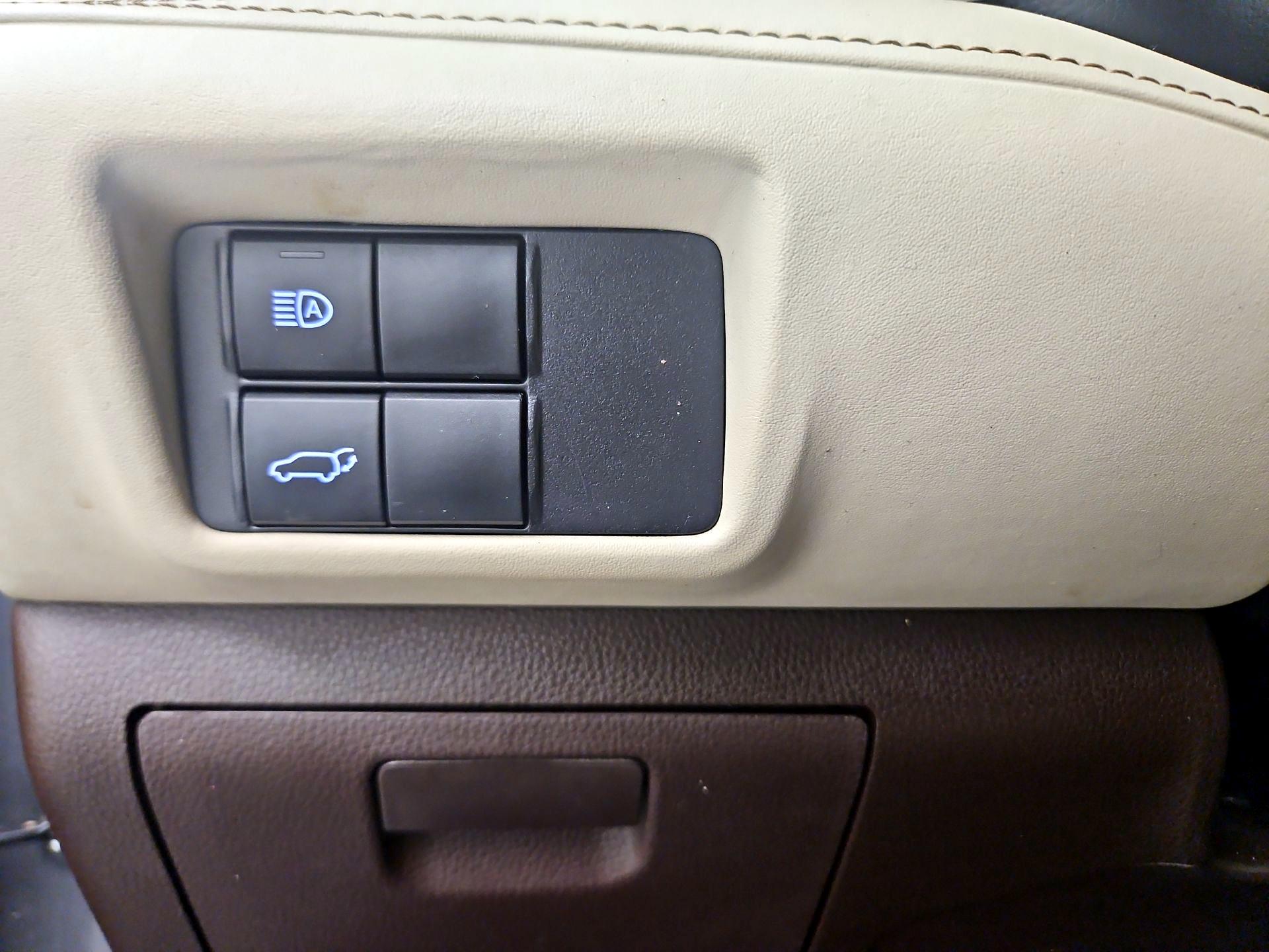 Thumbnail: 2022 Toyota Highlander - 13