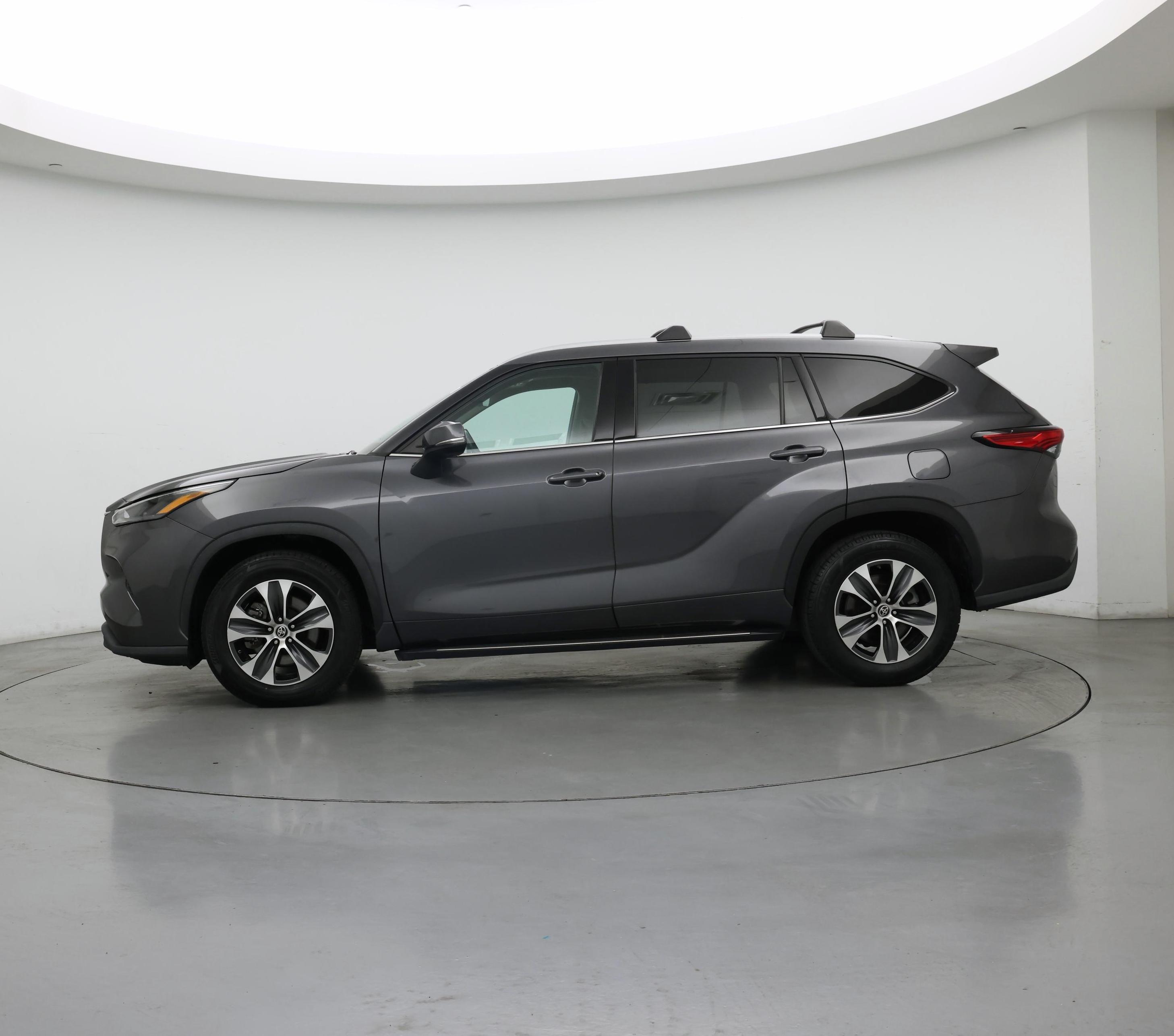 Thumbnail: 2022 Toyota Highlander - 3