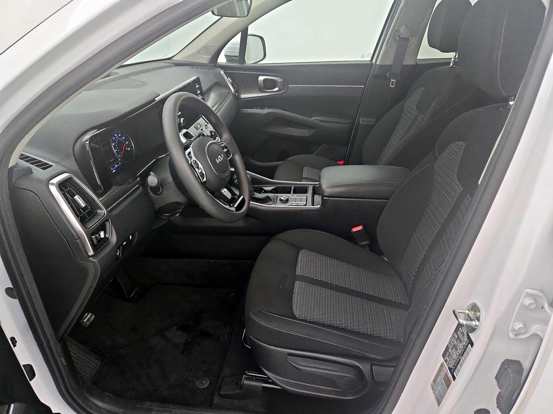 Thumbnail: 2023 Kia Sorento - 11