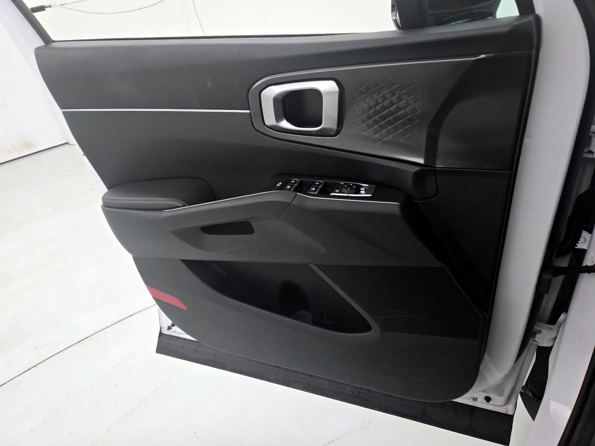 Thumbnail: 2023 Kia Sorento - 12