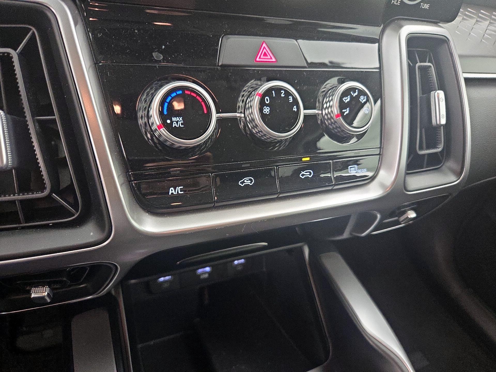 Thumbnail: 2023 Kia Sorento - 16