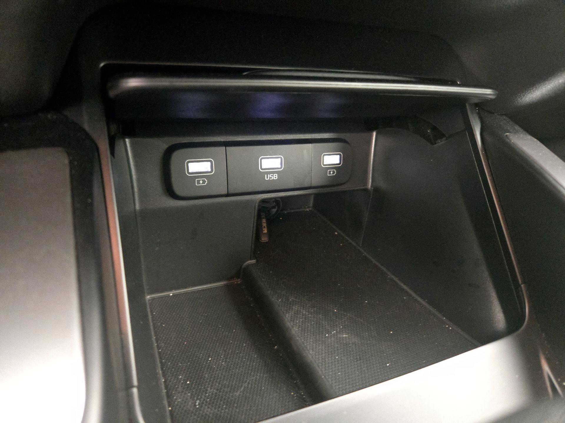 Thumbnail: 2023 Kia Sorento - 18