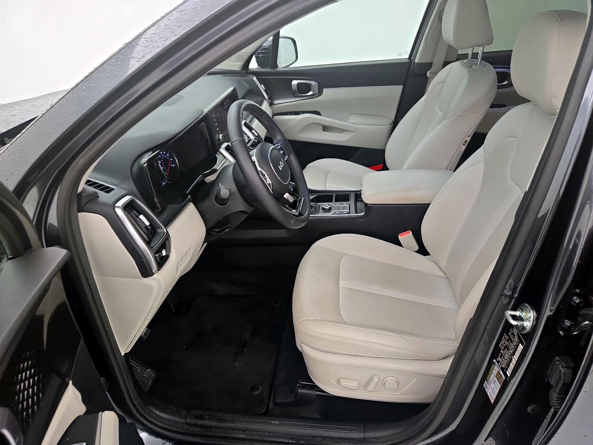 Thumbnail: 2023 Kia Sorento - 11