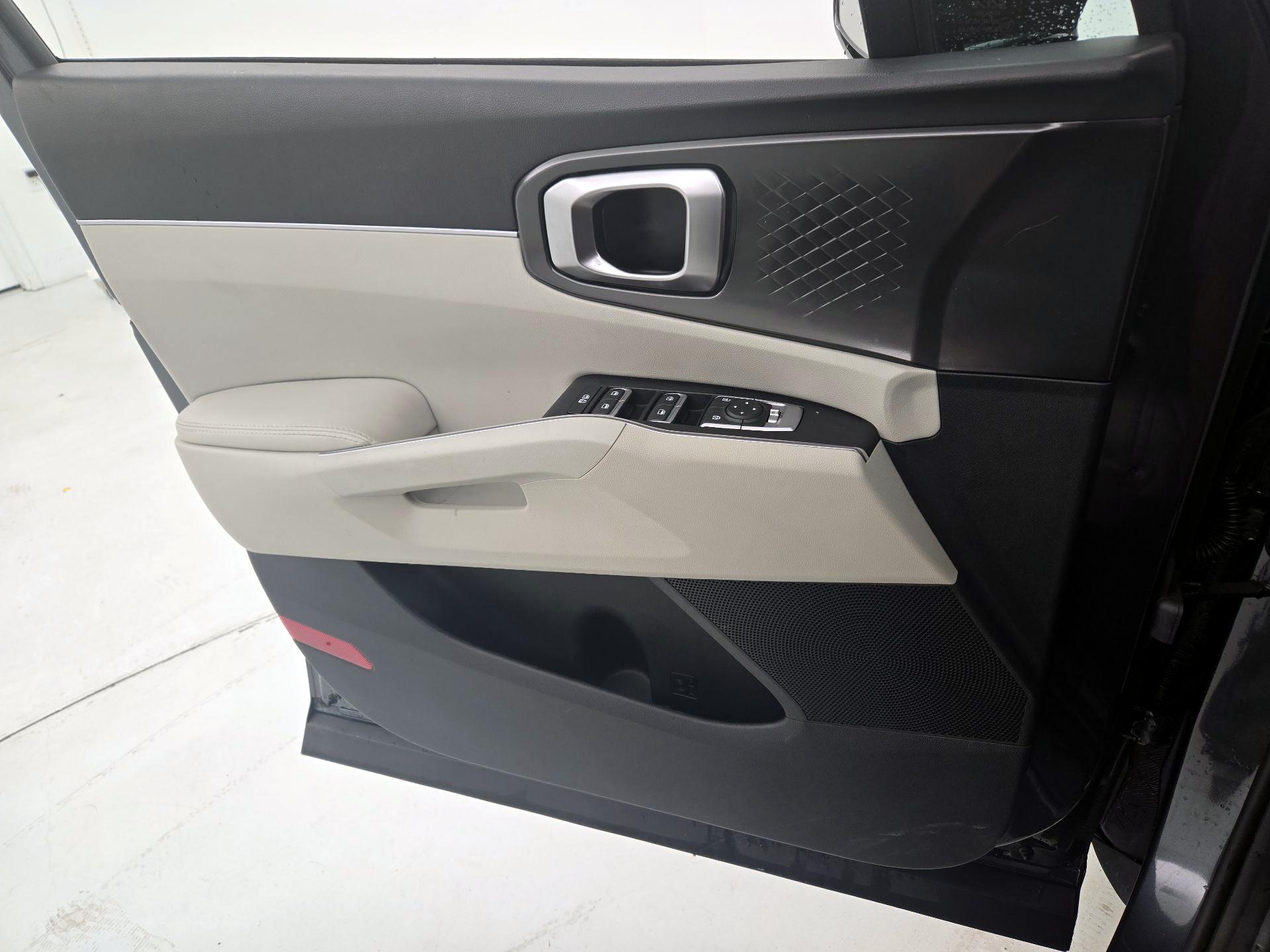 Thumbnail: 2023 Kia Sorento - 12