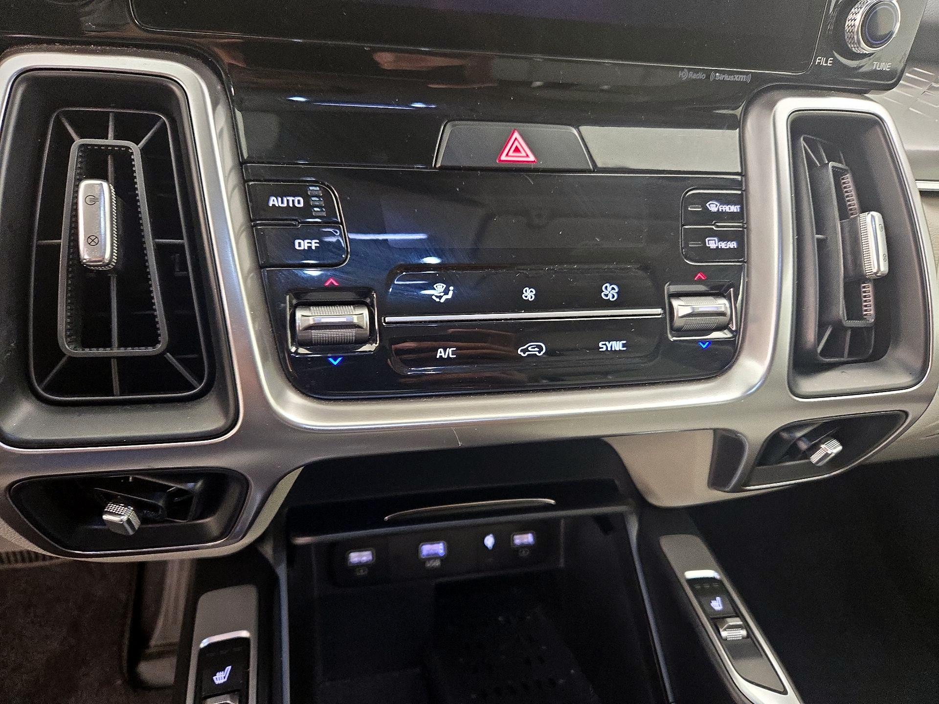 Thumbnail: 2023 Kia Sorento - 17