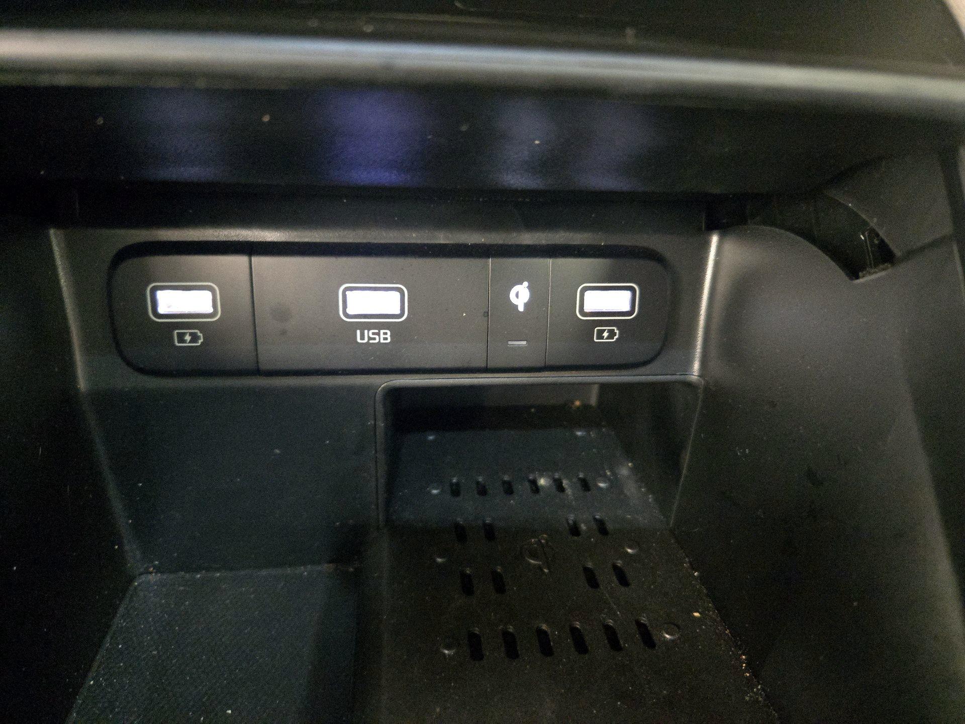 Thumbnail: 2023 Kia Sorento - 19