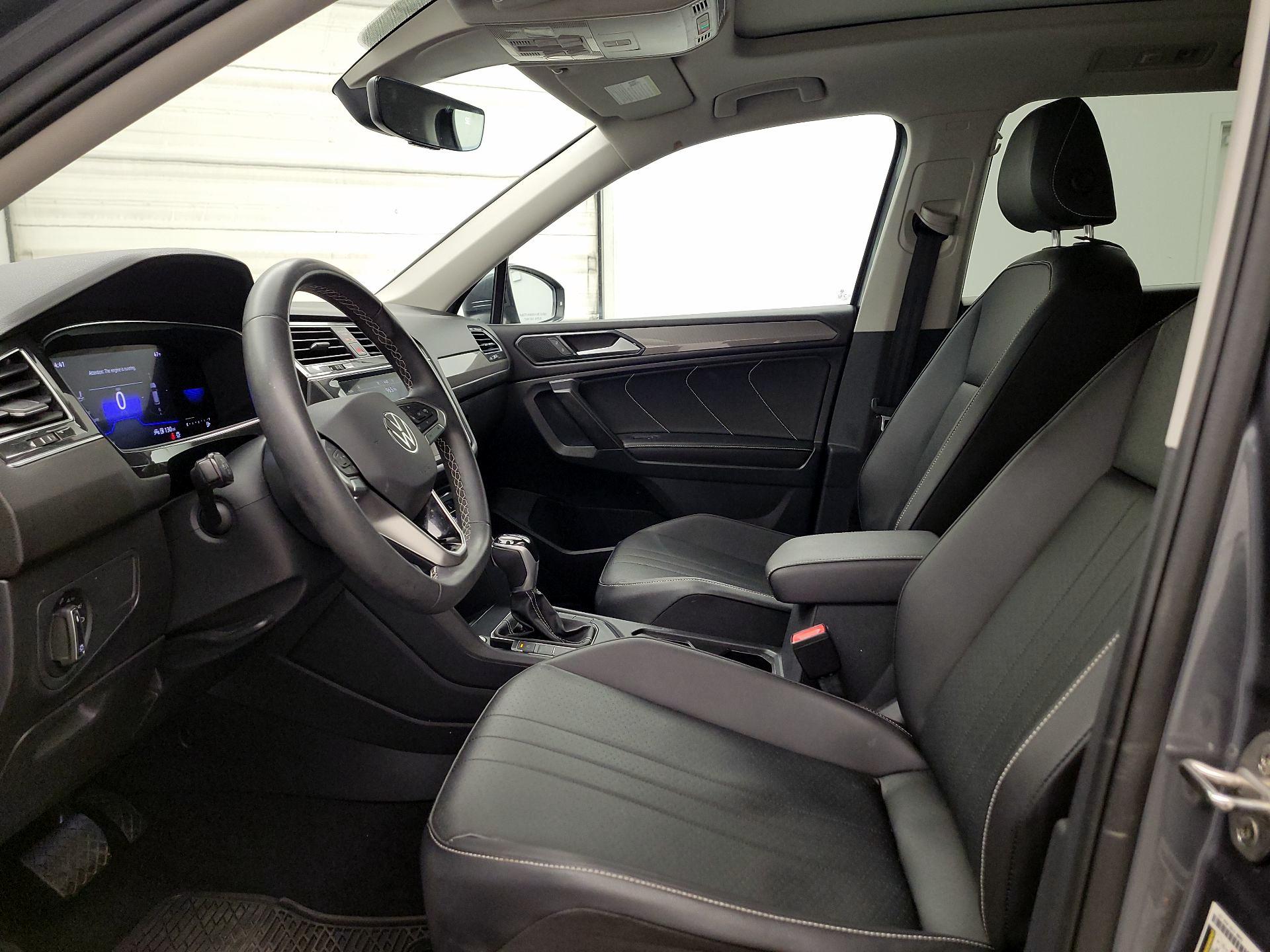 Thumbnail: 2022 Volkswagen Tiguan - 11