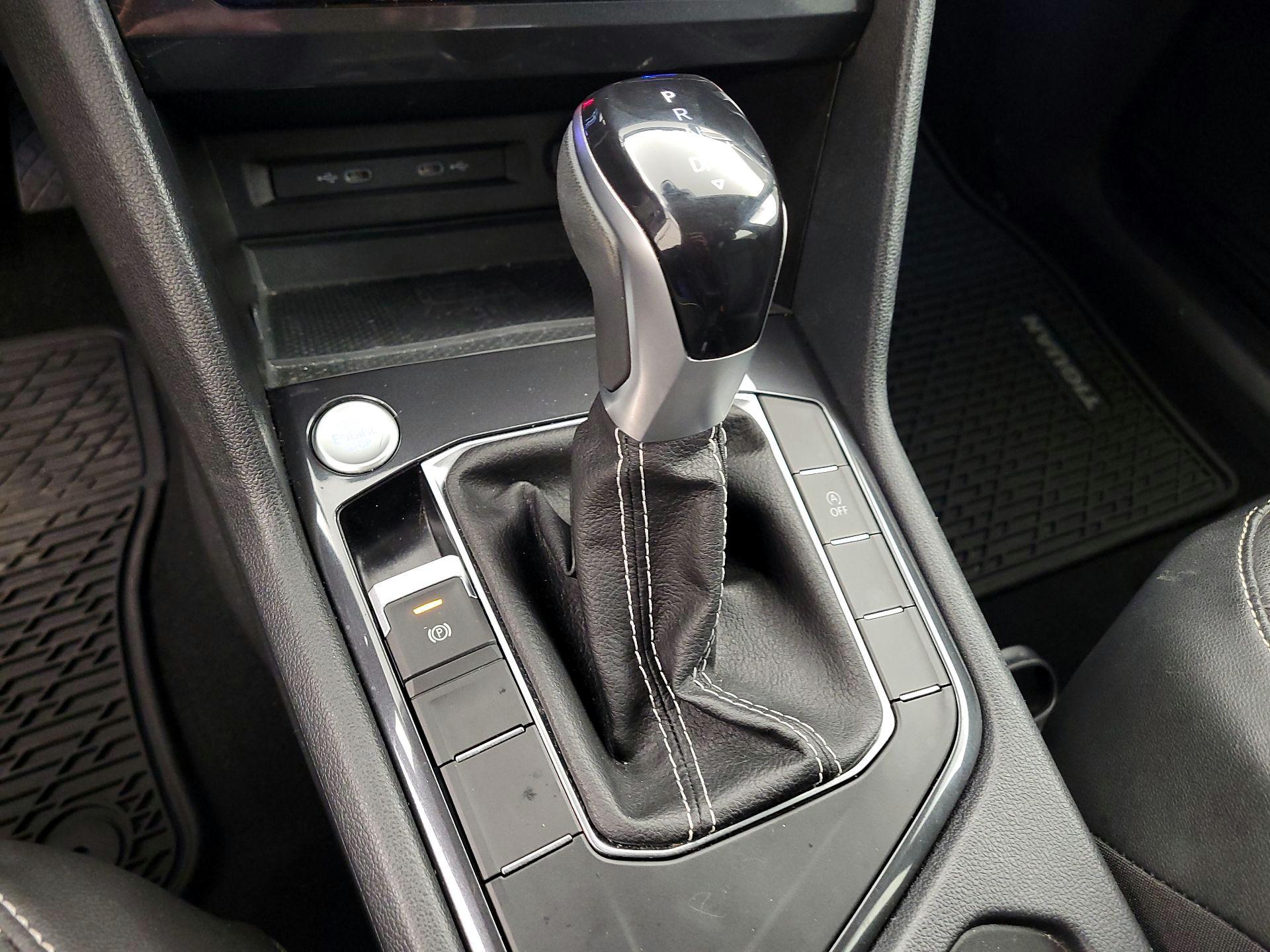 Thumbnail: 2022 Volkswagen Tiguan - 17