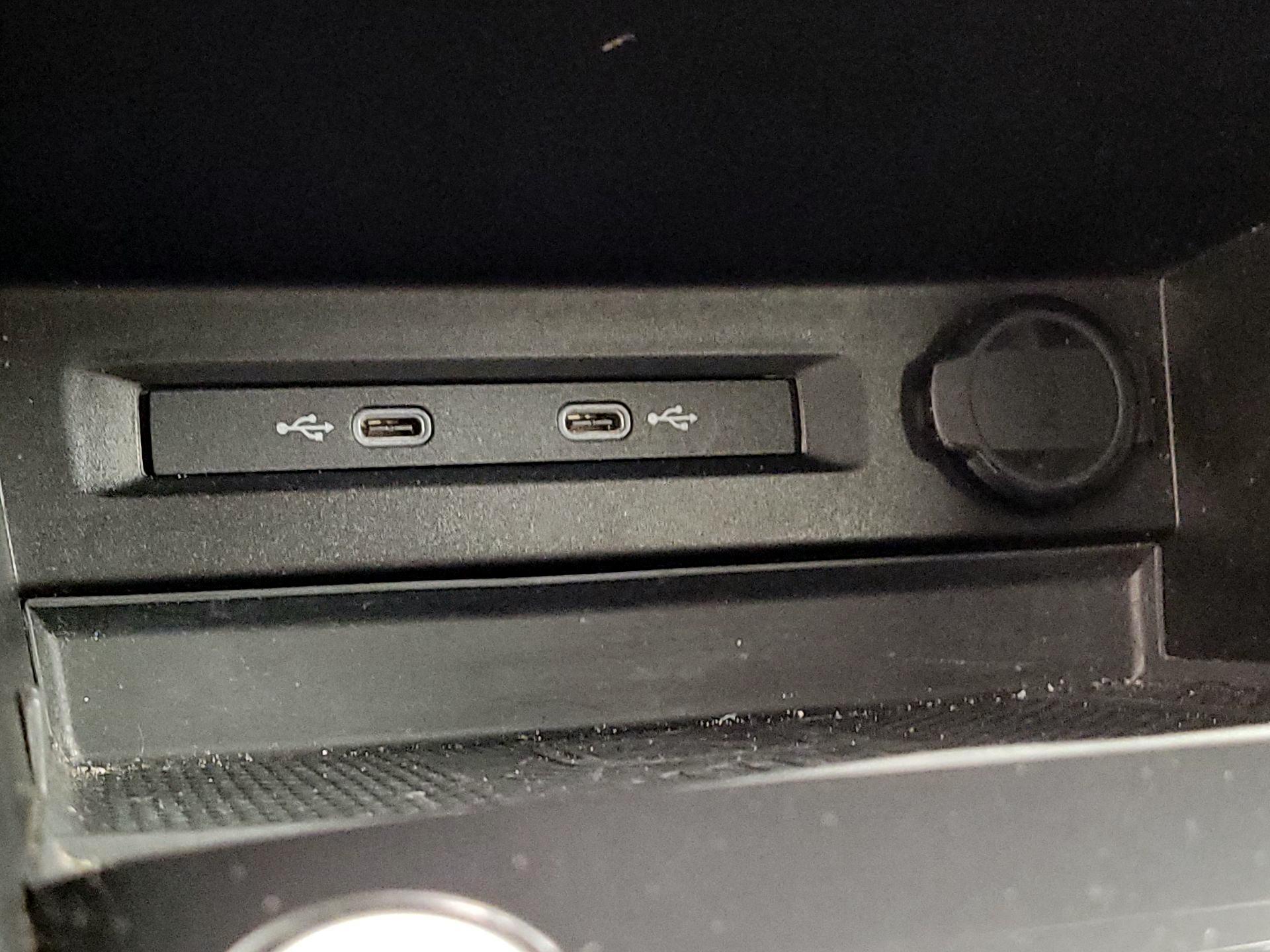 Thumbnail: 2022 Volkswagen Tiguan - 18