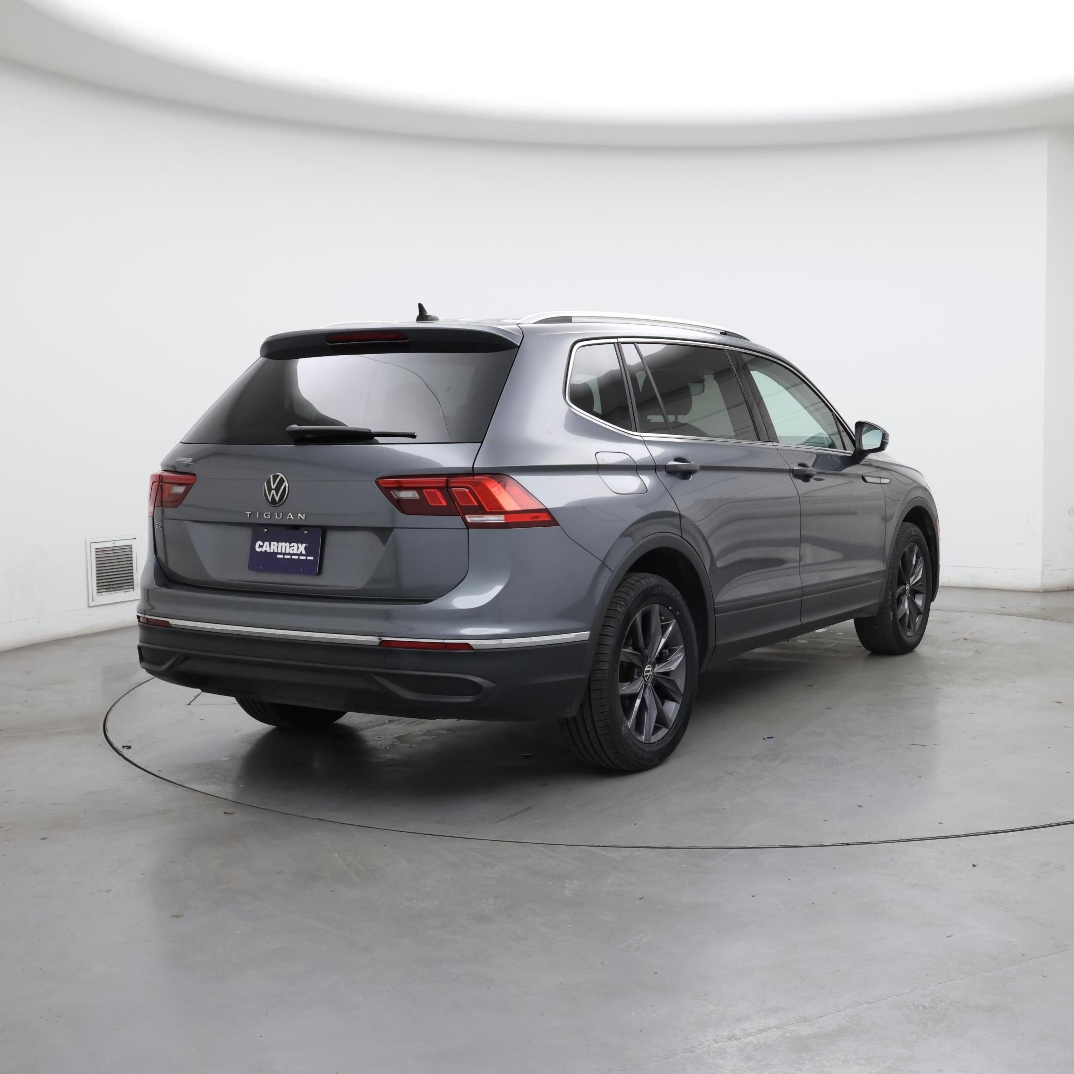 Thumbnail: 2022 Volkswagen Tiguan - 8