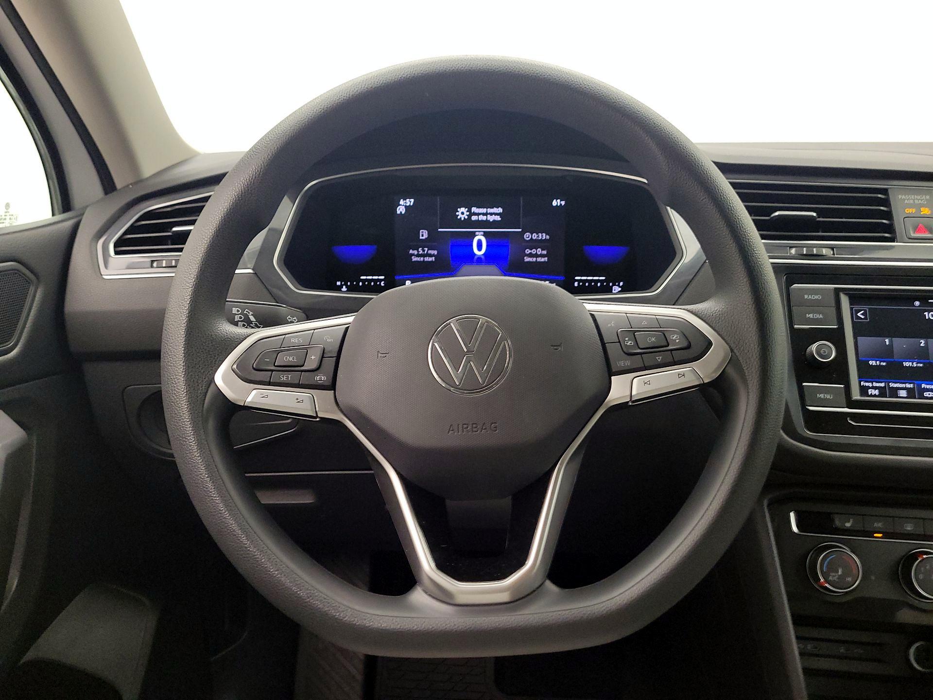 Thumbnail: 2022 Volkswagen Tiguan - 10