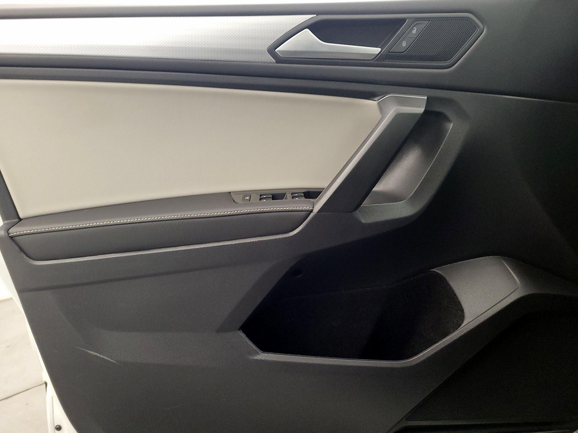 Thumbnail: 2022 Volkswagen Tiguan - 12