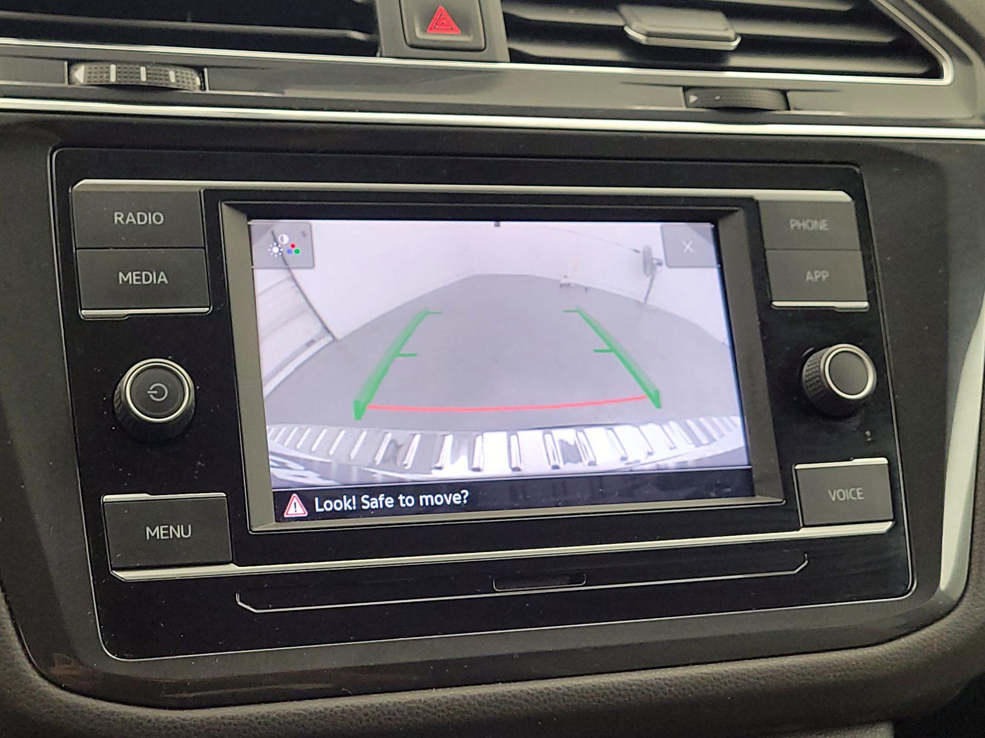 Thumbnail: 2022 Volkswagen Tiguan - 14