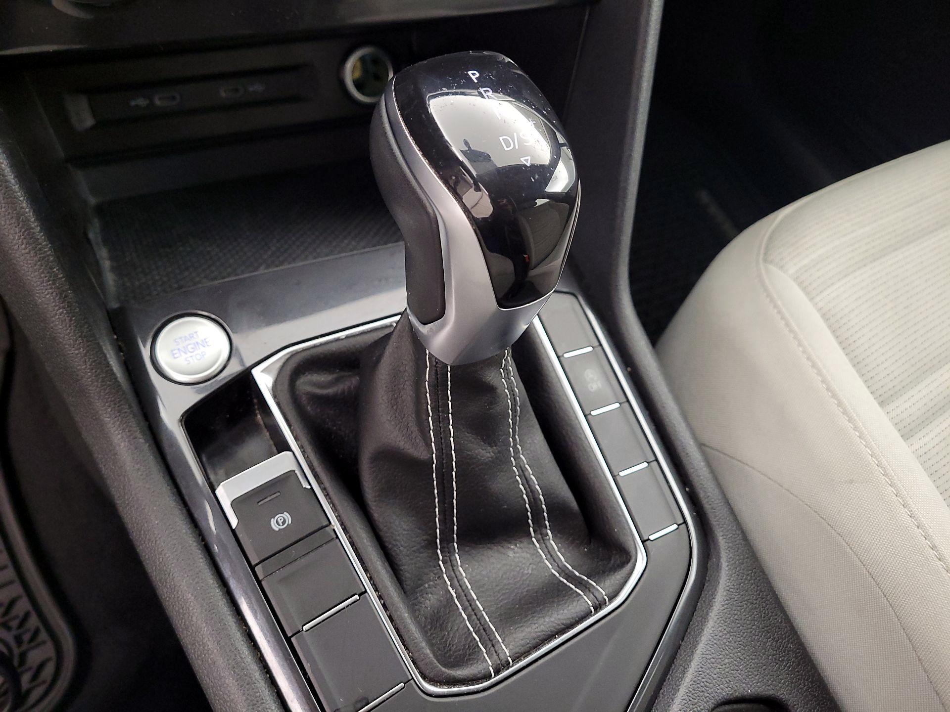 Thumbnail: 2022 Volkswagen Tiguan - 17