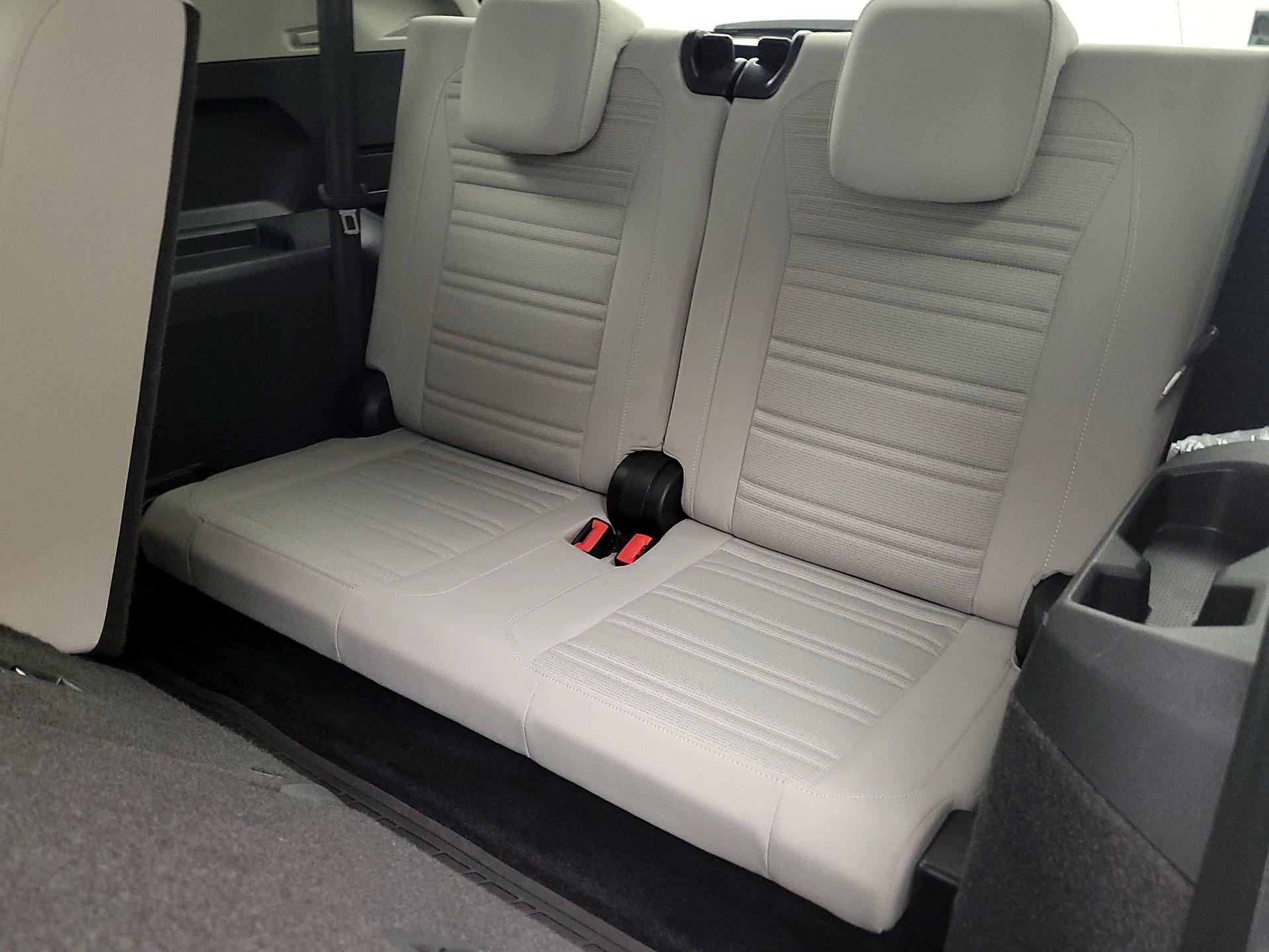 Thumbnail: 2022 Volkswagen Tiguan - 20