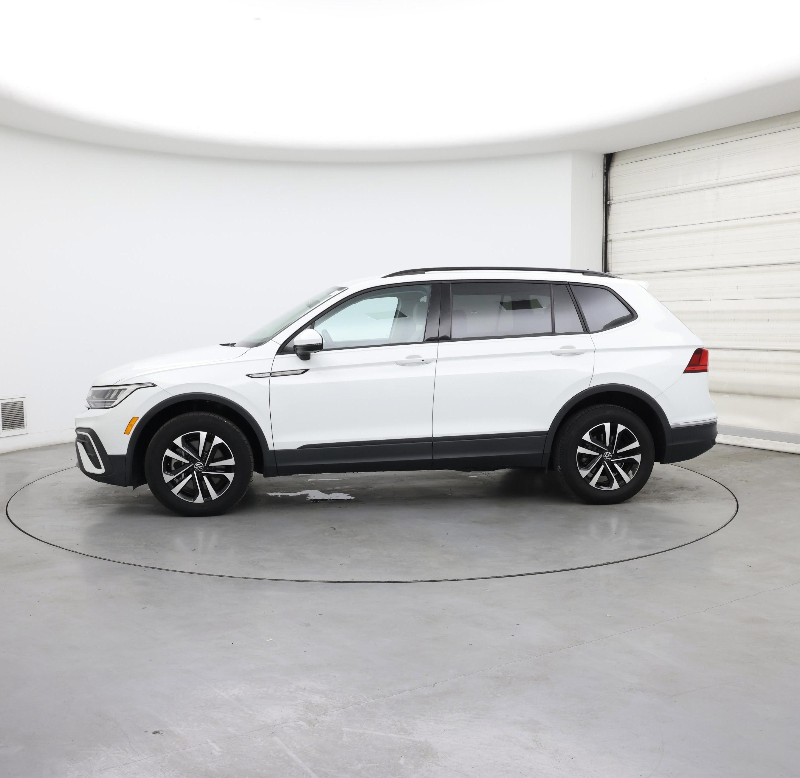 Thumbnail: 2022 Volkswagen Tiguan - 3