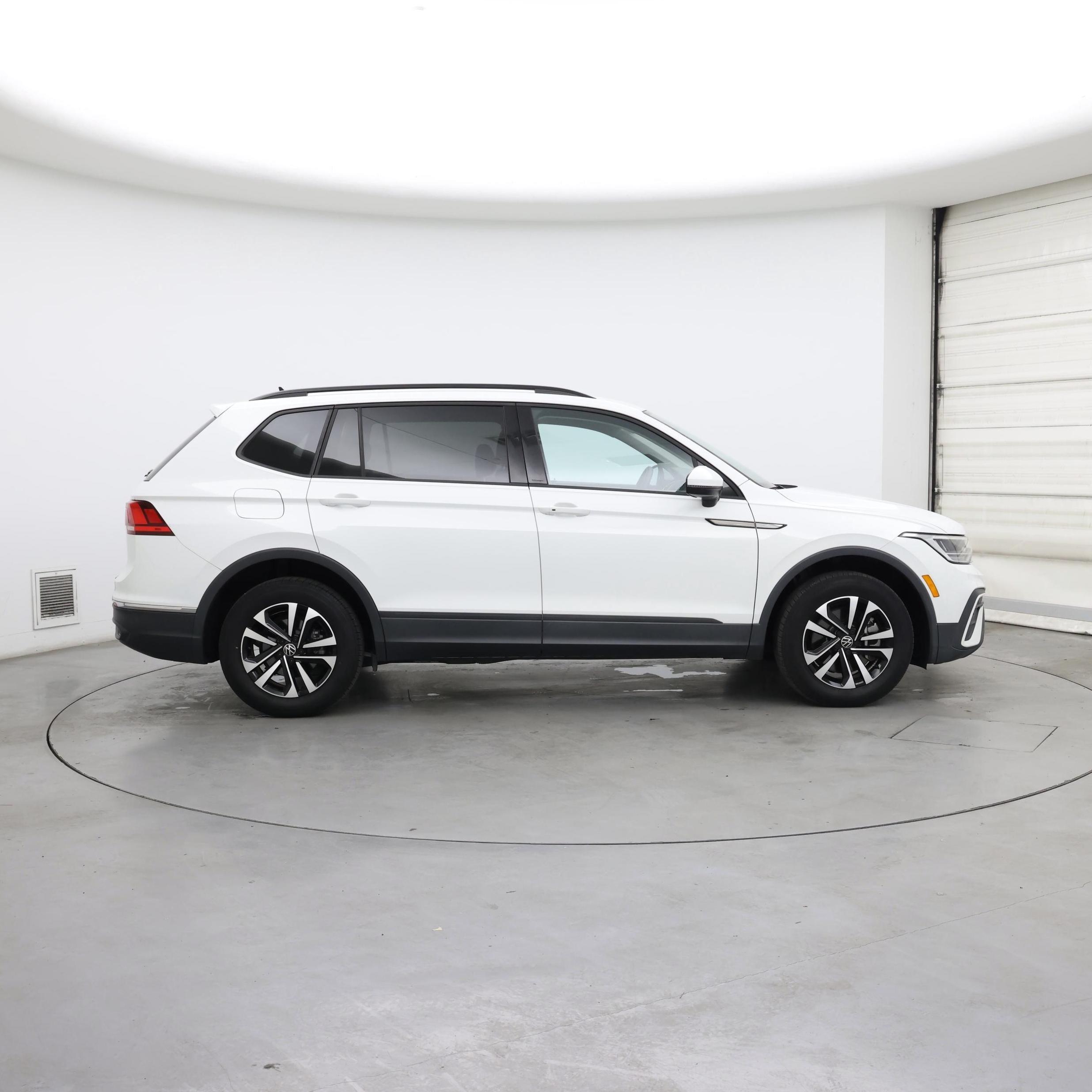 Thumbnail: 2022 Volkswagen Tiguan - 7