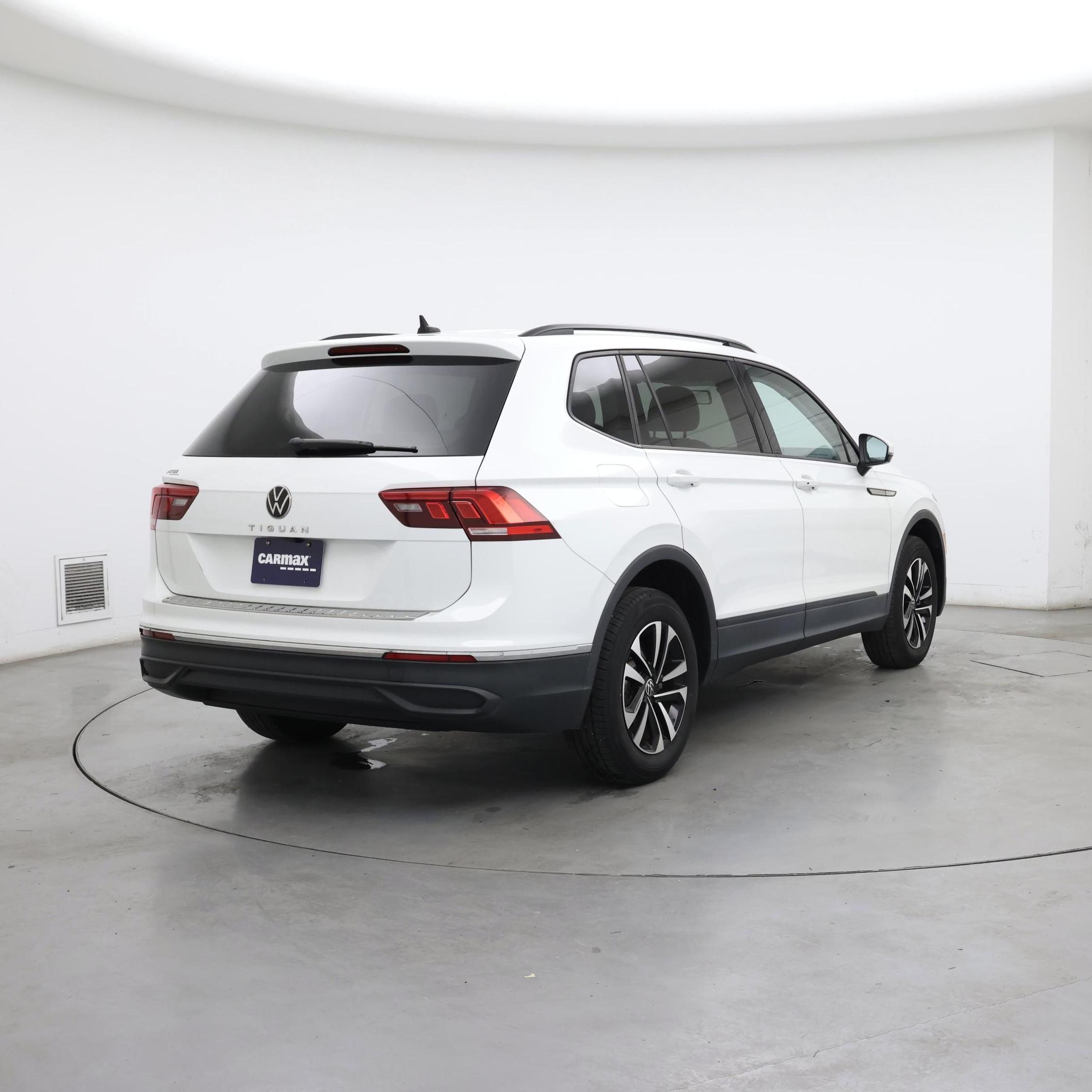 Thumbnail: 2022 Volkswagen Tiguan - 8