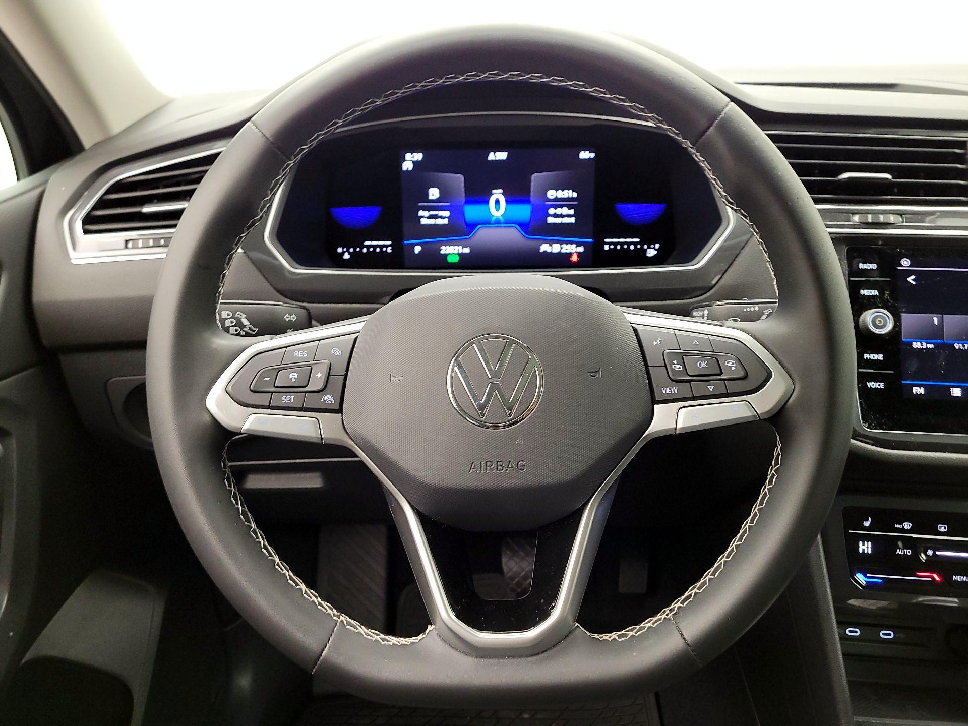 Thumbnail: 2023 Volkswagen Tiguan - 10