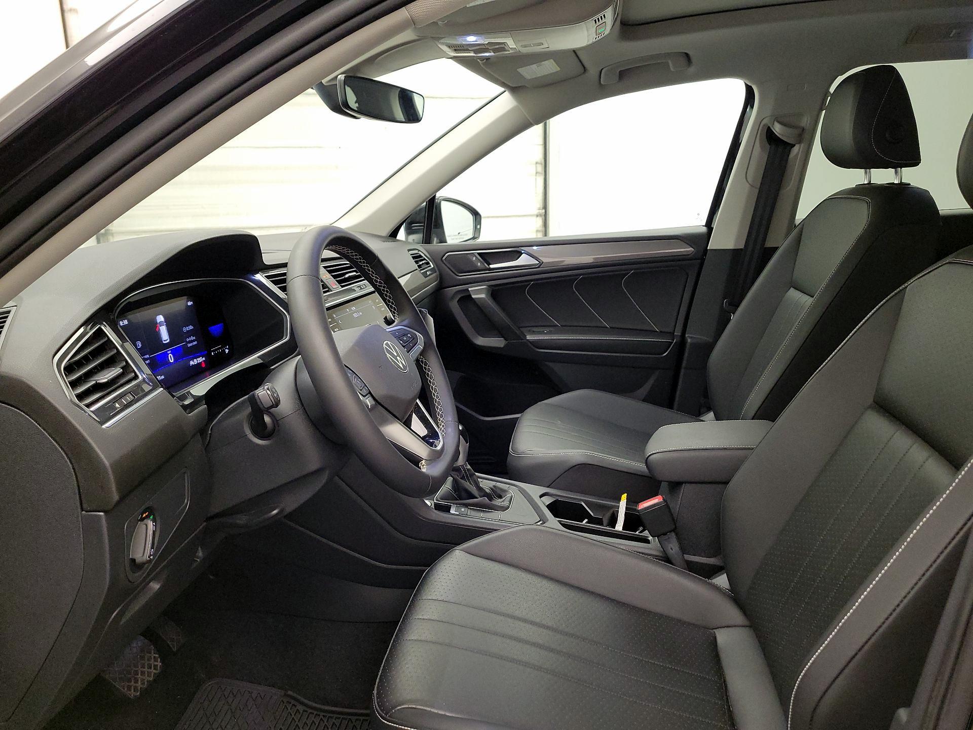 Thumbnail: 2023 Volkswagen Tiguan - 11