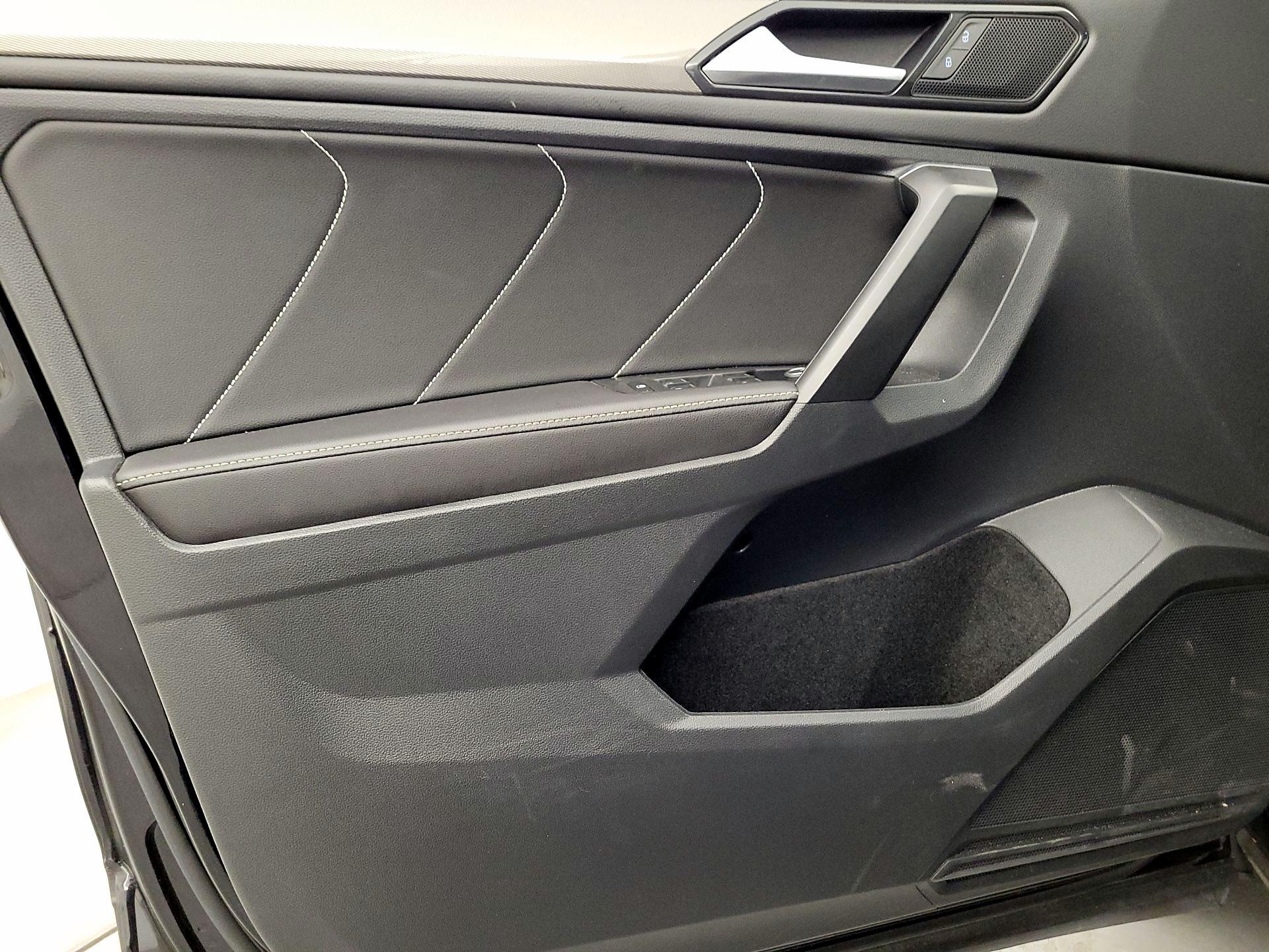 Thumbnail: 2023 Volkswagen Tiguan - 12