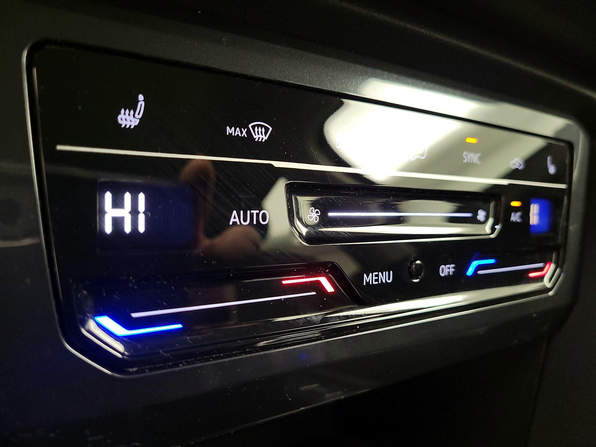 Thumbnail: 2023 Volkswagen Tiguan - 14