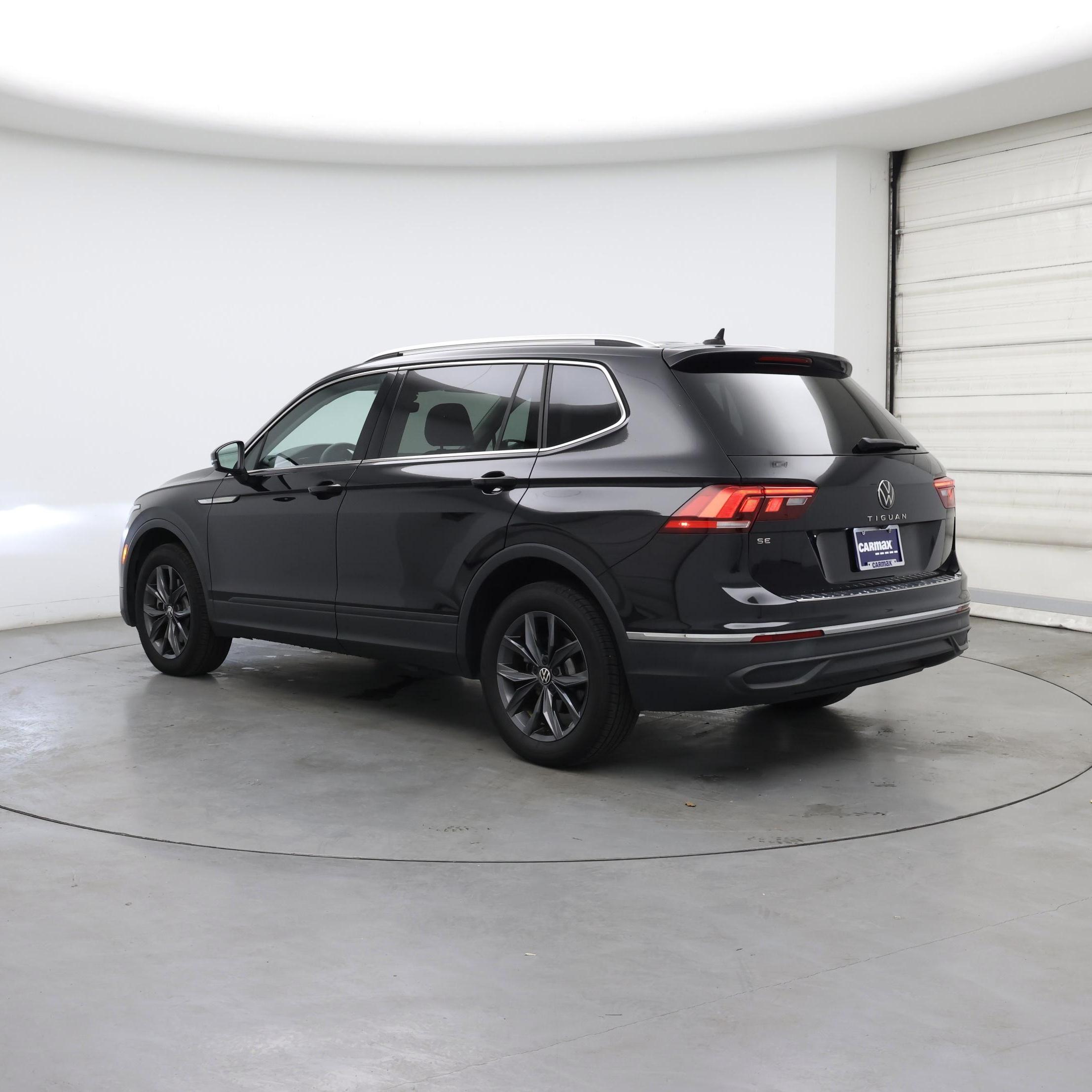 Thumbnail: 2023 Volkswagen Tiguan - 2