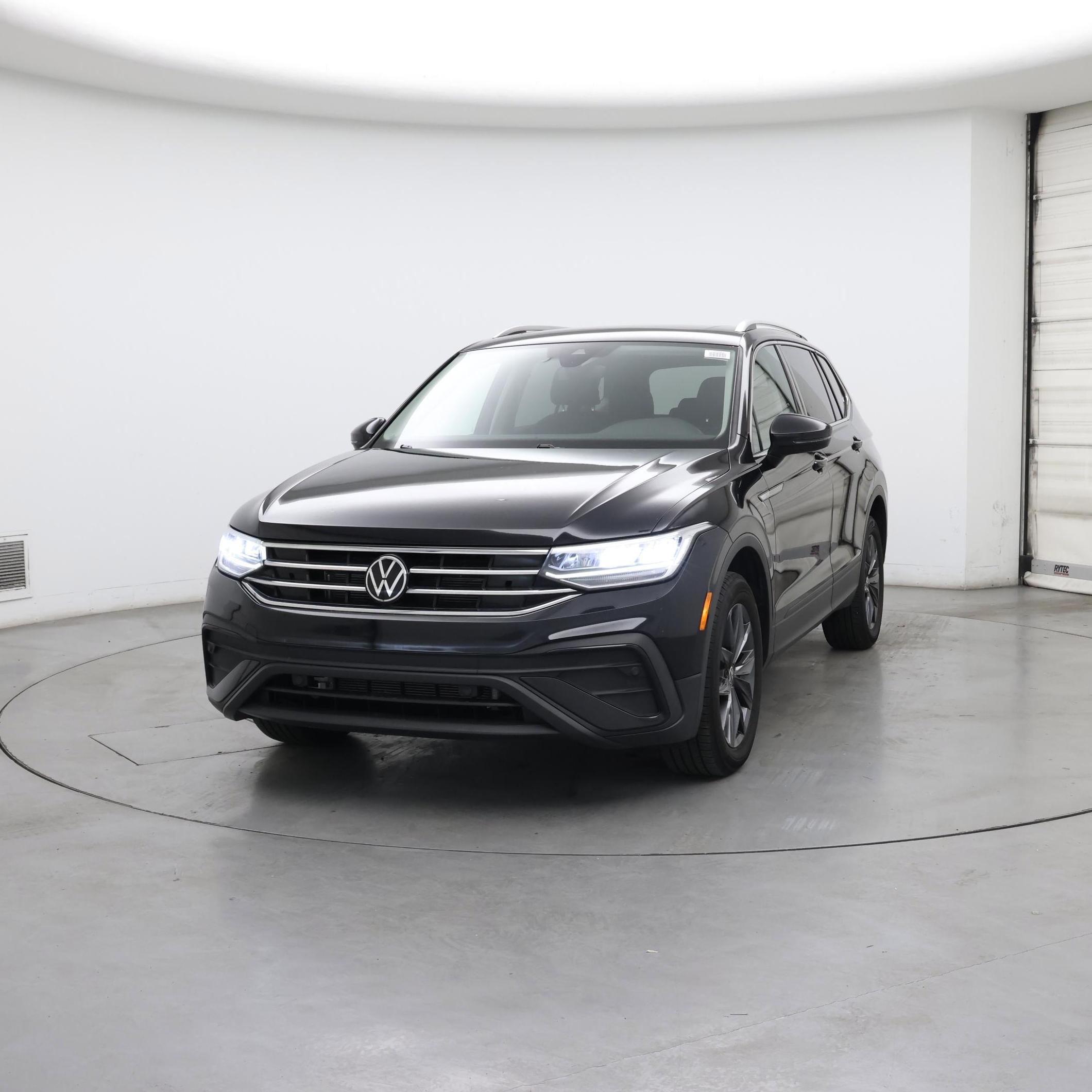 Thumbnail: 2023 Volkswagen Tiguan - 4