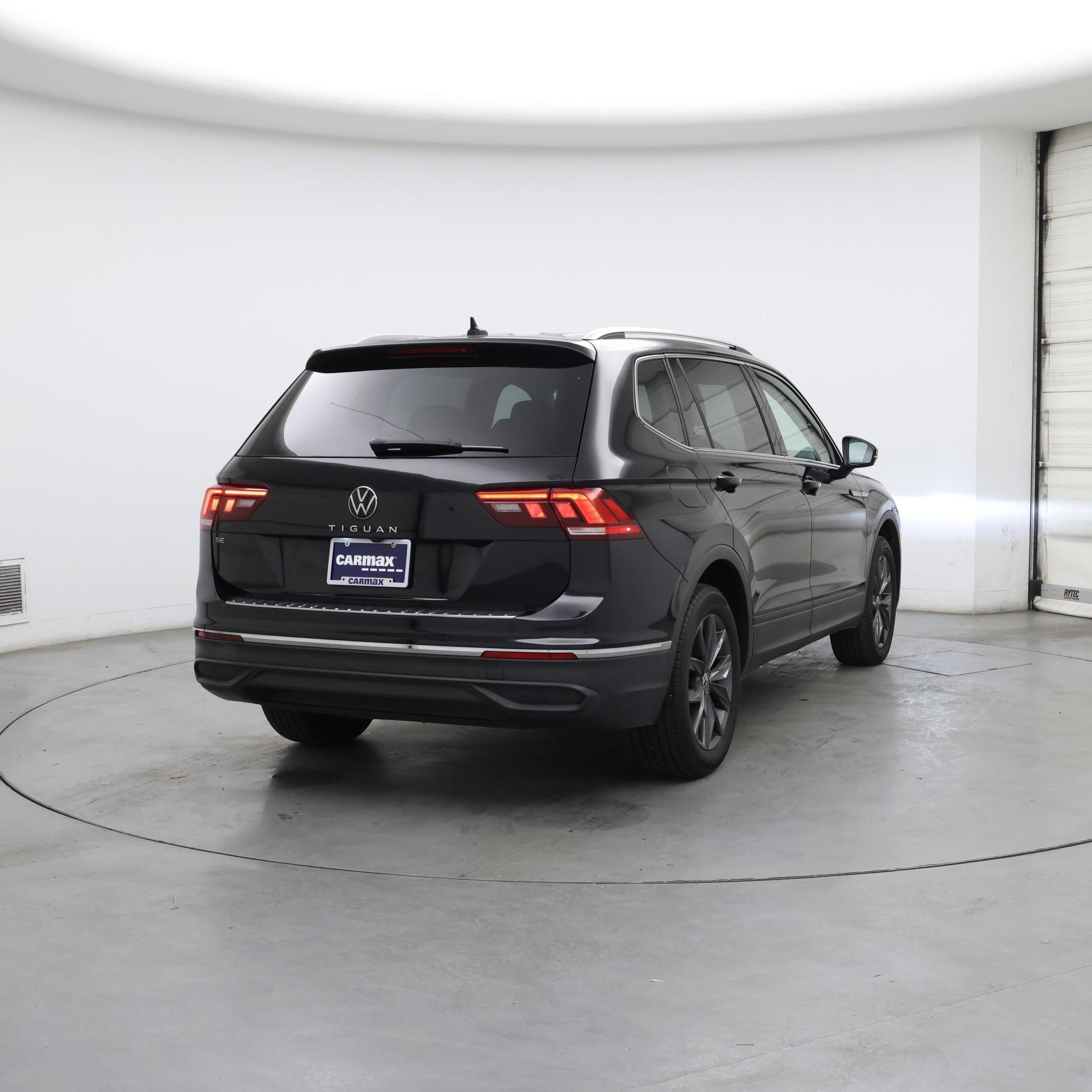 Thumbnail: 2023 Volkswagen Tiguan - 8