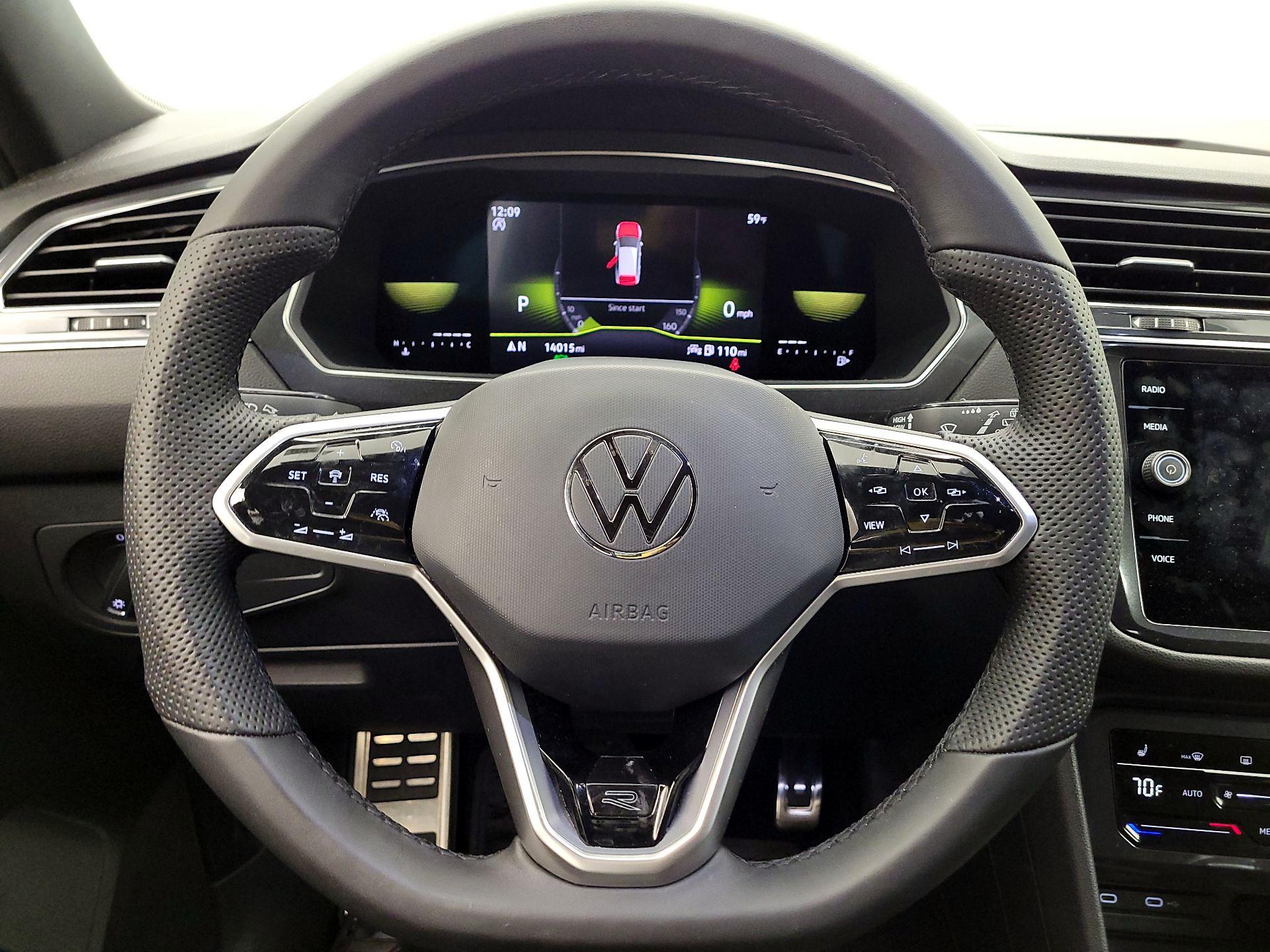 Thumbnail: 2022 Volkswagen Tiguan - 10