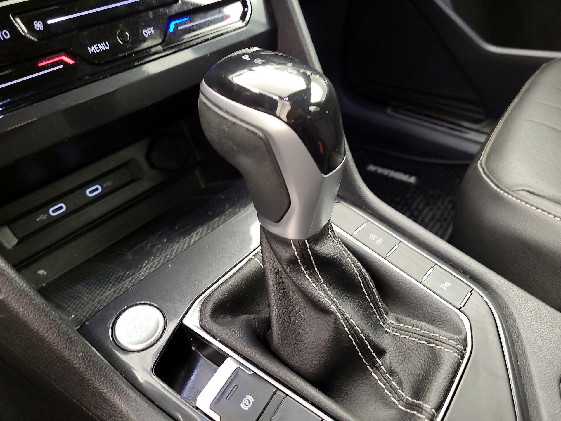 Thumbnail: 2022 Volkswagen Tiguan - 15