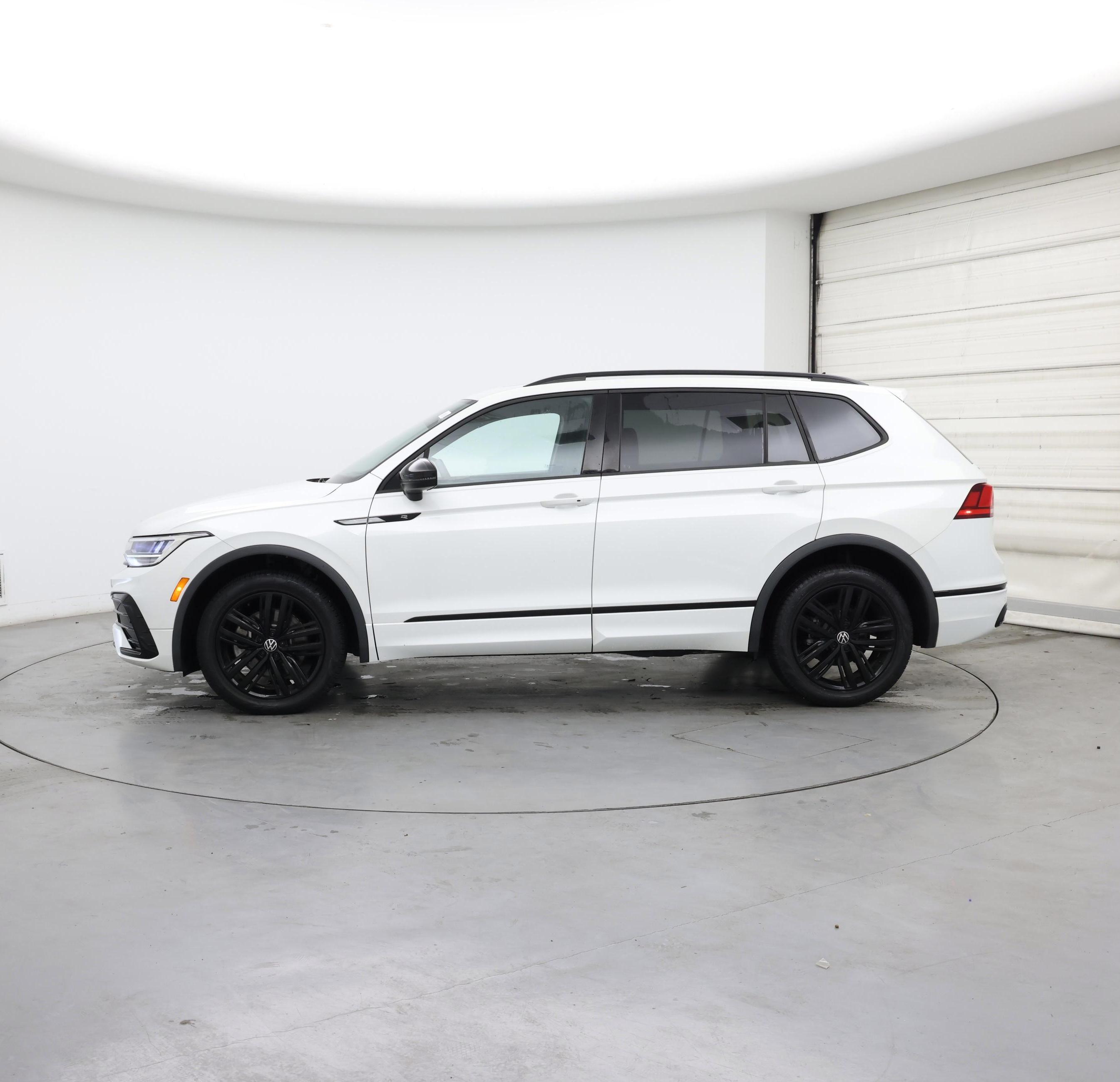 Thumbnail: 2022 Volkswagen Tiguan - 3