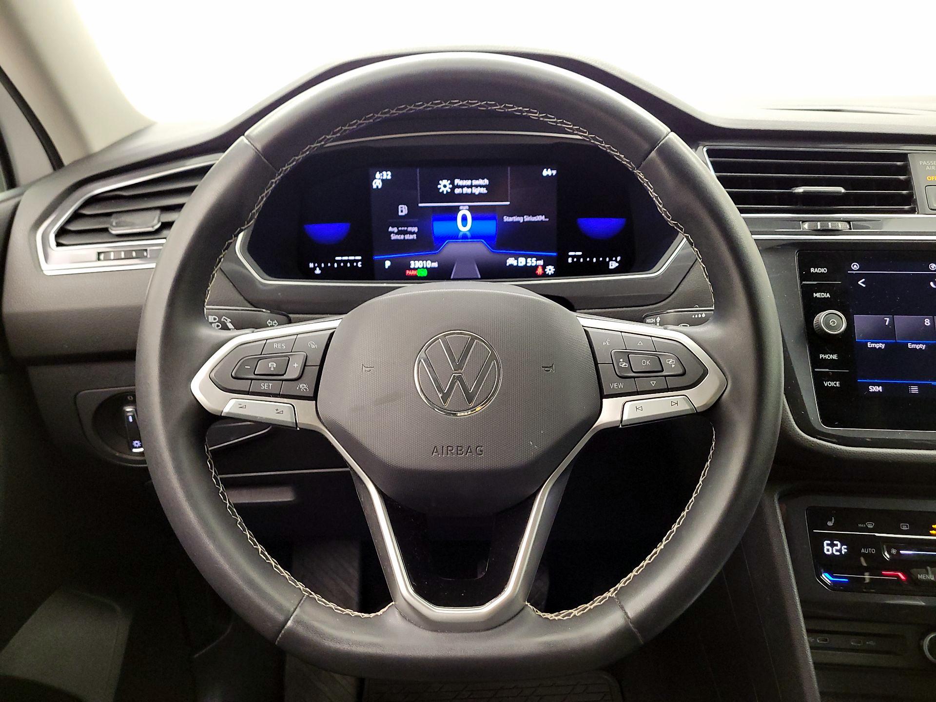 Thumbnail: 2023 Volkswagen Tiguan - 10