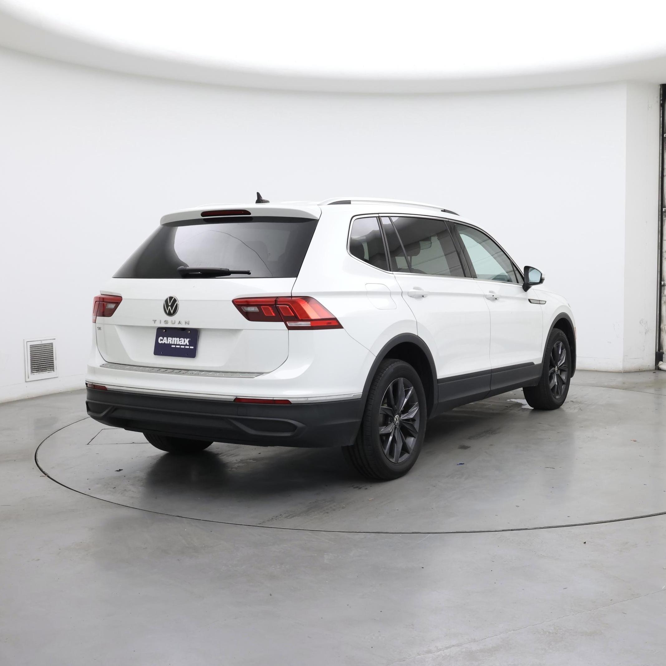 Thumbnail: 2023 Volkswagen Tiguan - 8